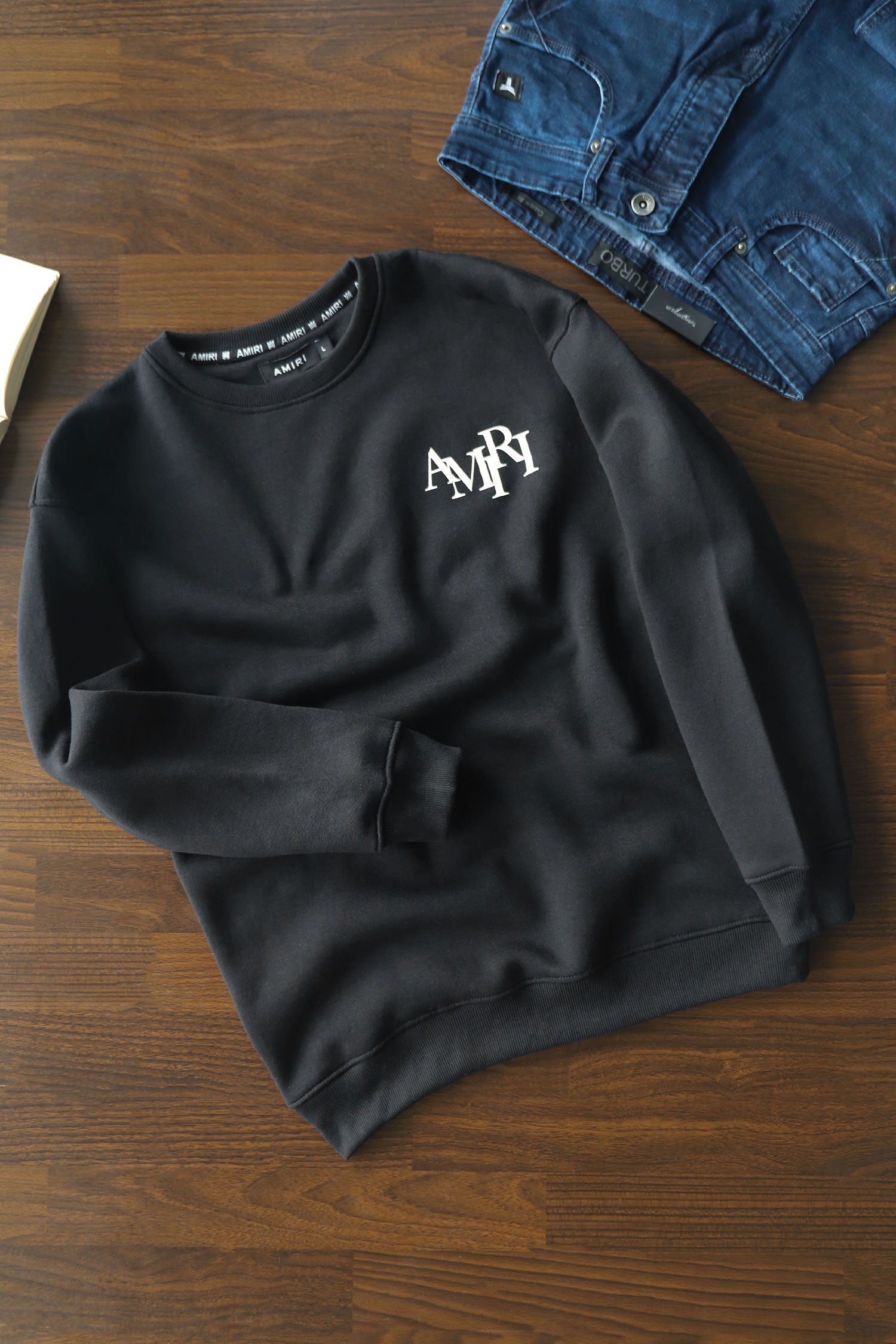 Amri Slogan Signature Crew Neck Full Sleeves Men's Sweatshirt In Black