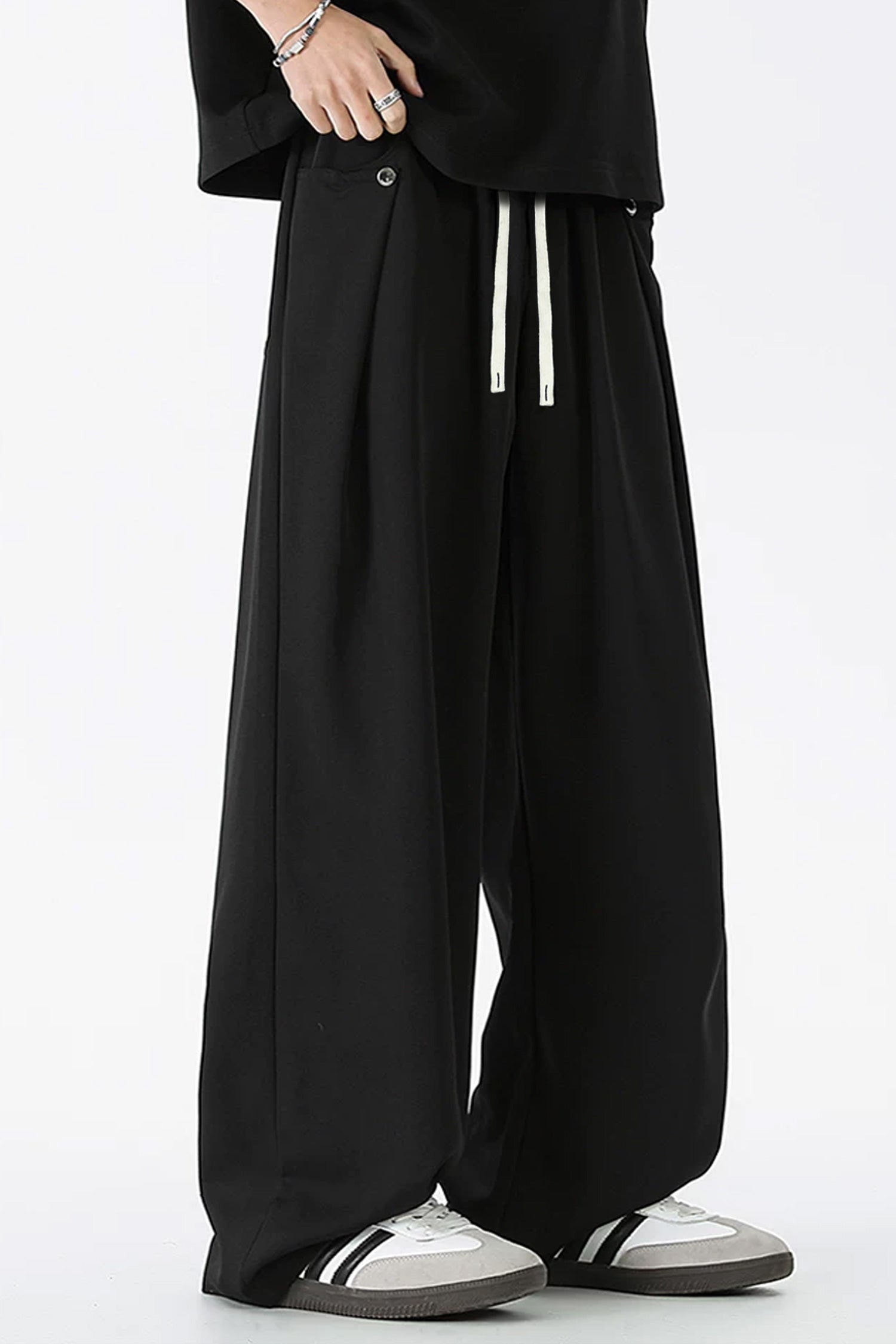 Turbo Drawstring Loose Bottom Trouser In Black