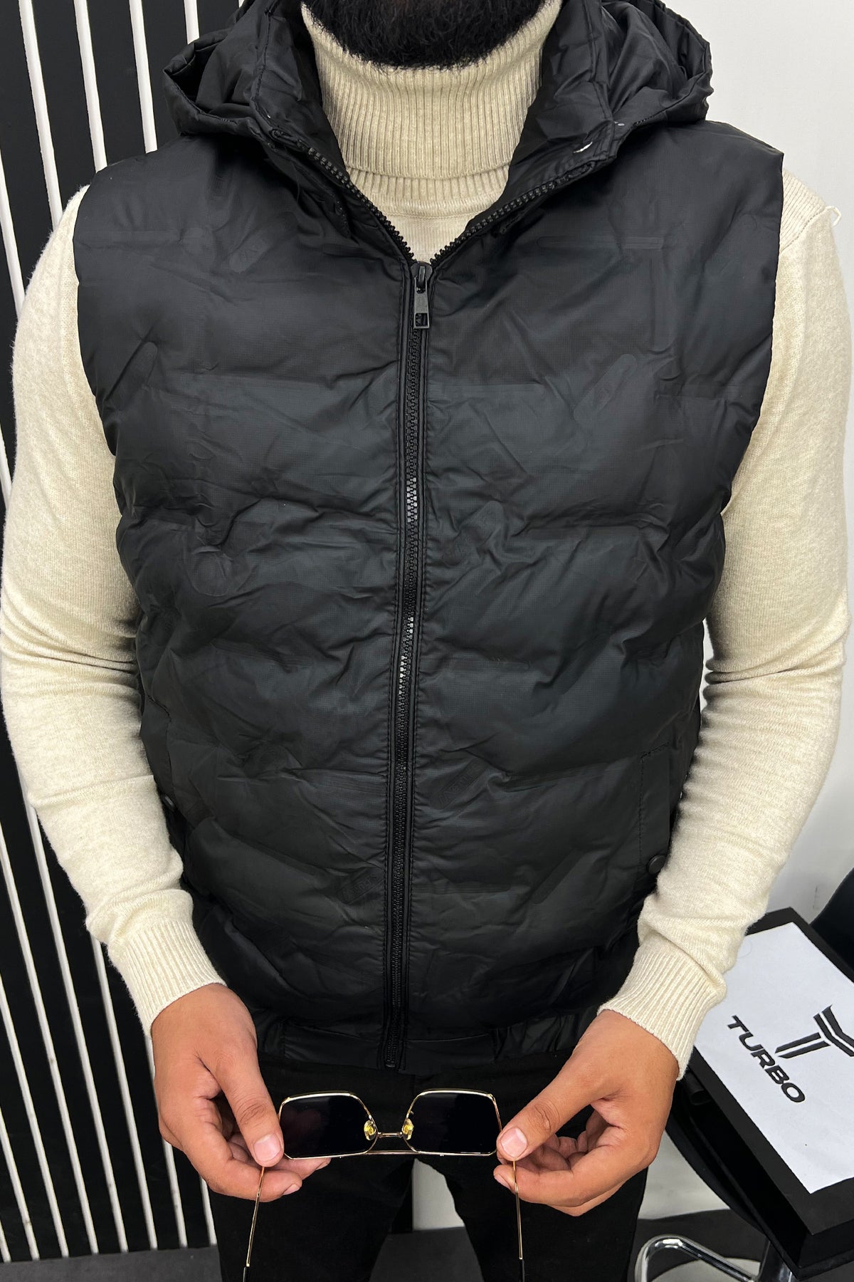 Plain Padded Removable Hood Quilted Imported Men's Gilet In Black