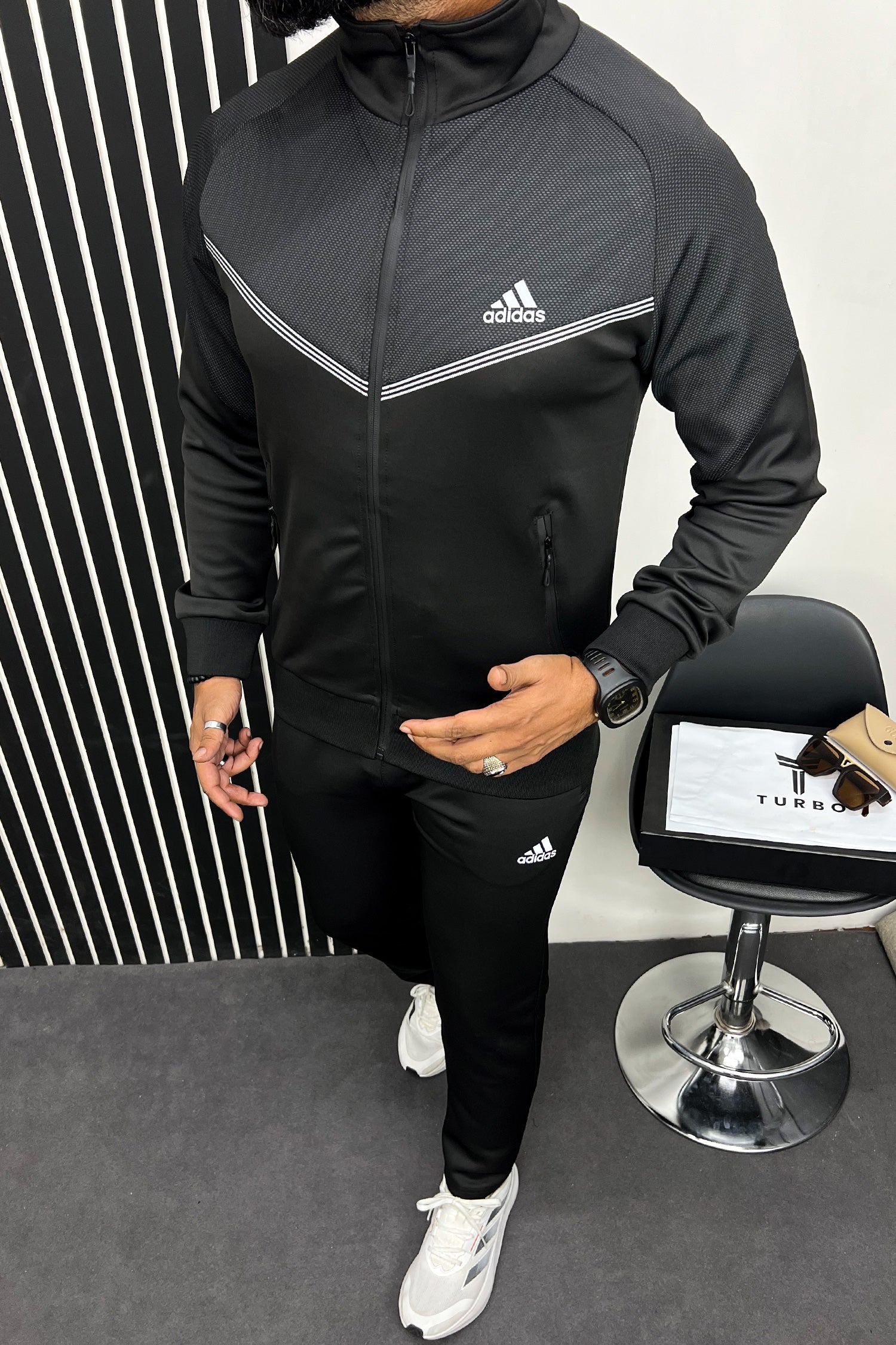 Adds Contrast Tone Sportswear Men Zipper Tracksuit