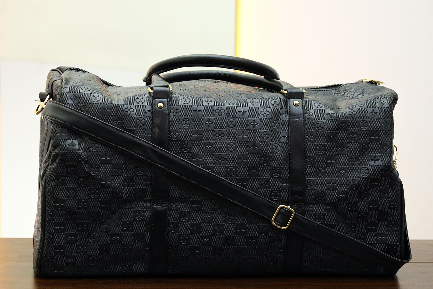 Luis Vten Imported Embossed Texture Travel bag in Black