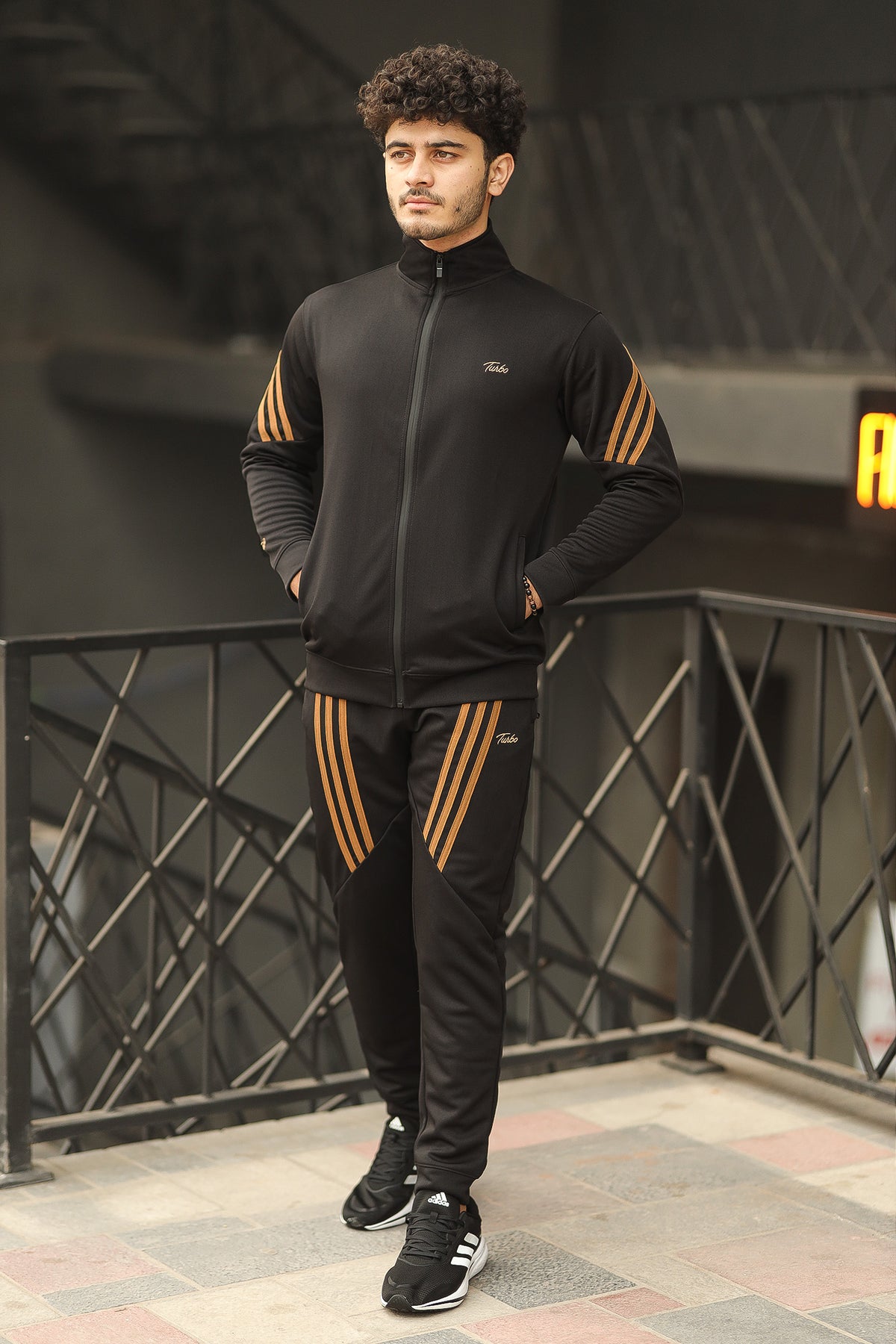 Turbo Diagonal Stripes Men Zipper Tracksuit In Black