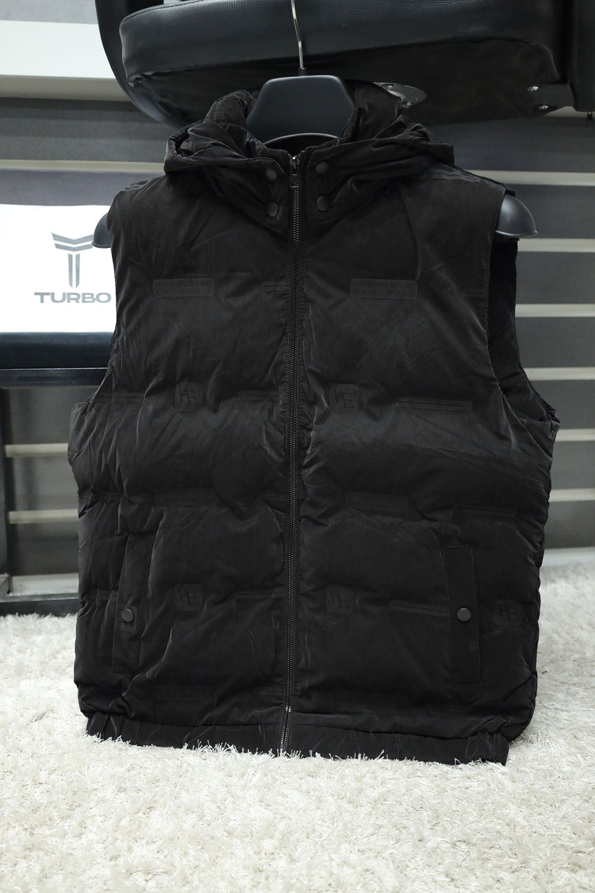 Logo Pattern Quilted Imported Men's Gilet In Black