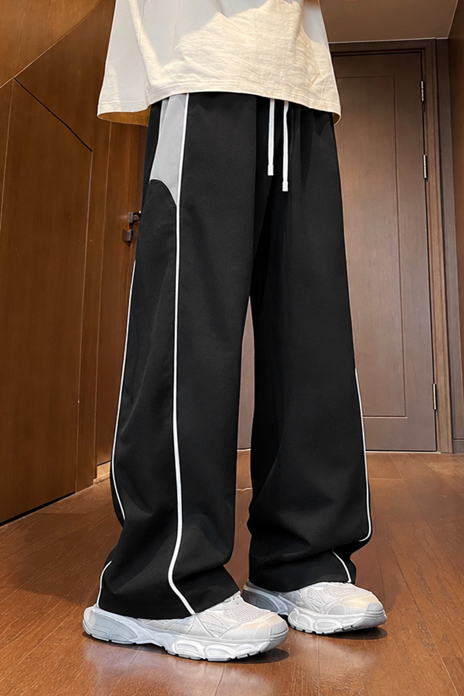 Turbo Side-Panel & Piping Design Loose Bottom Trouser In Black