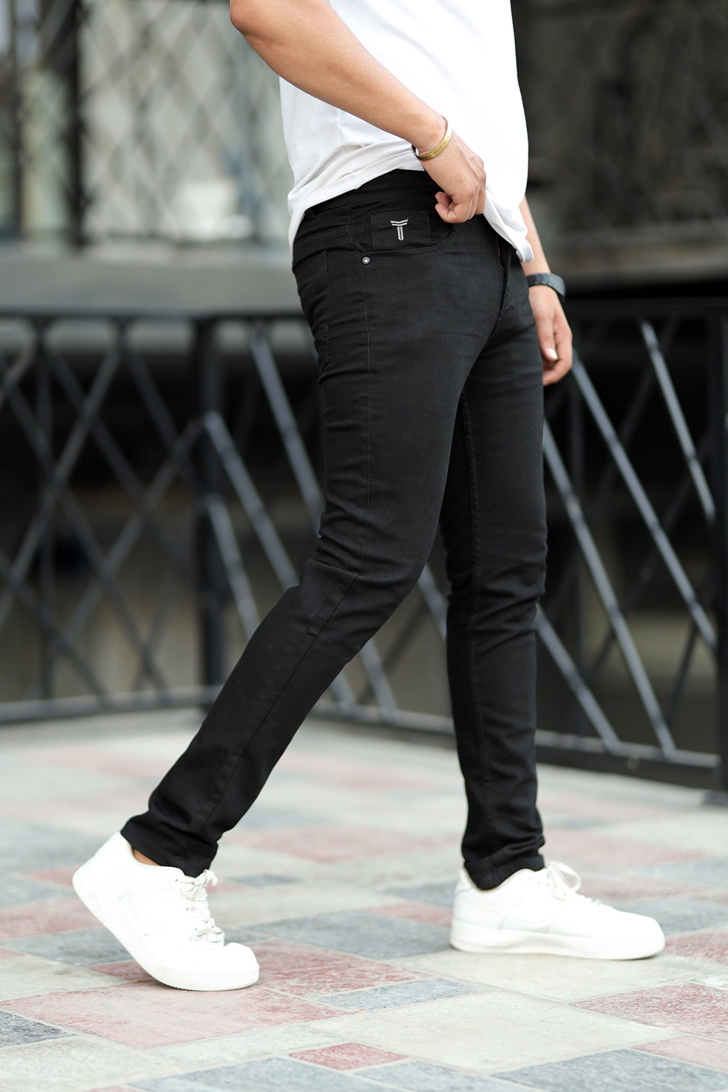 Turbo RebelCore Tapered Edge Slim Fit Jeans In Black