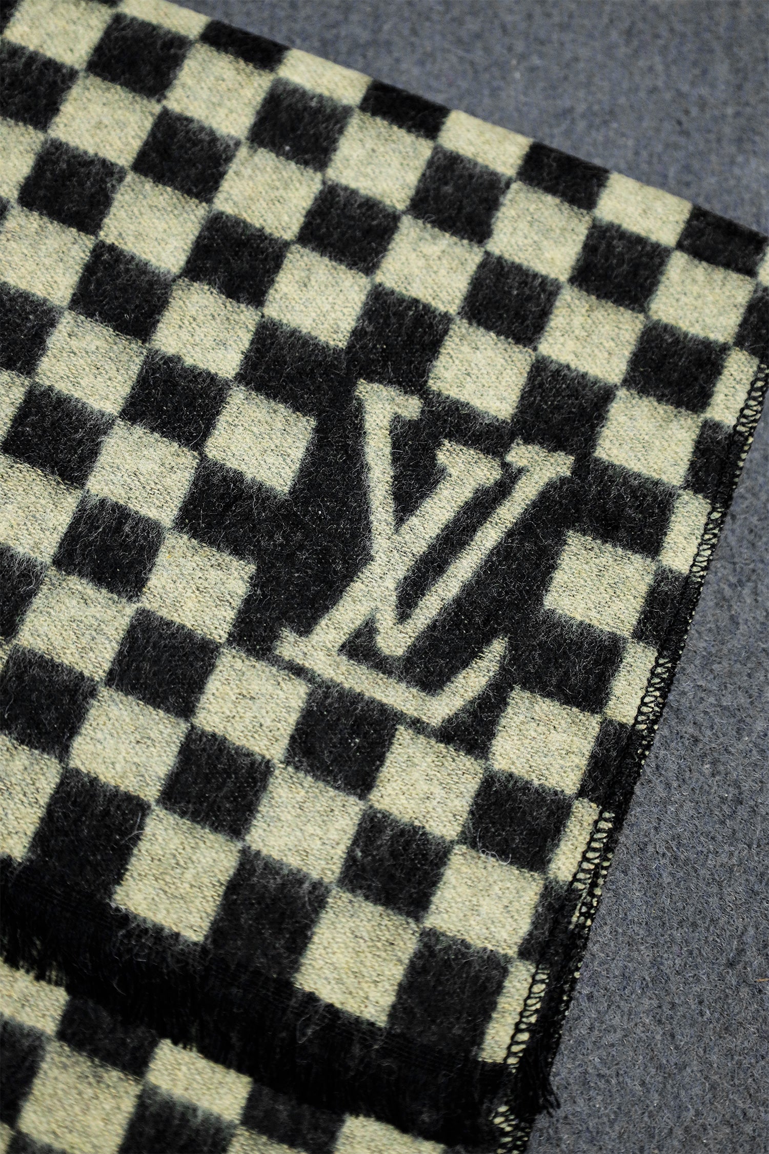 Luis Vten Authentic Checkered Knitted Wool Men Mufflers In Black