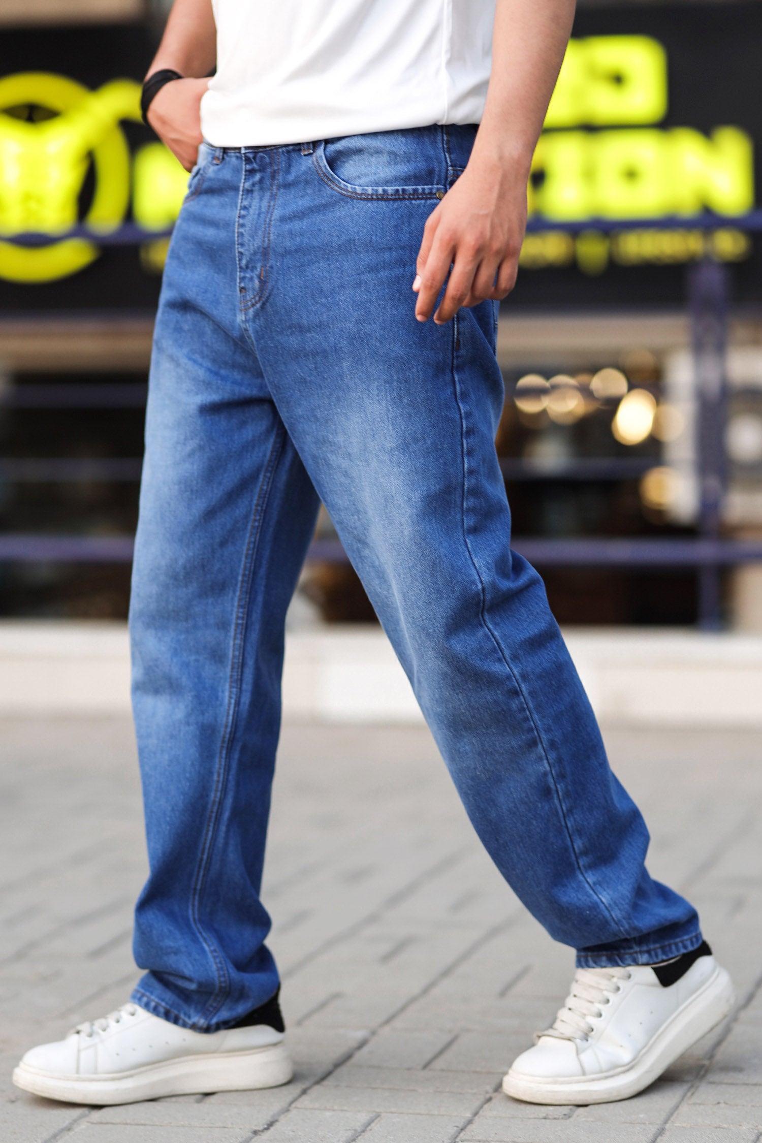 Loose Fit Light Faded Turbo Jeans in Blue