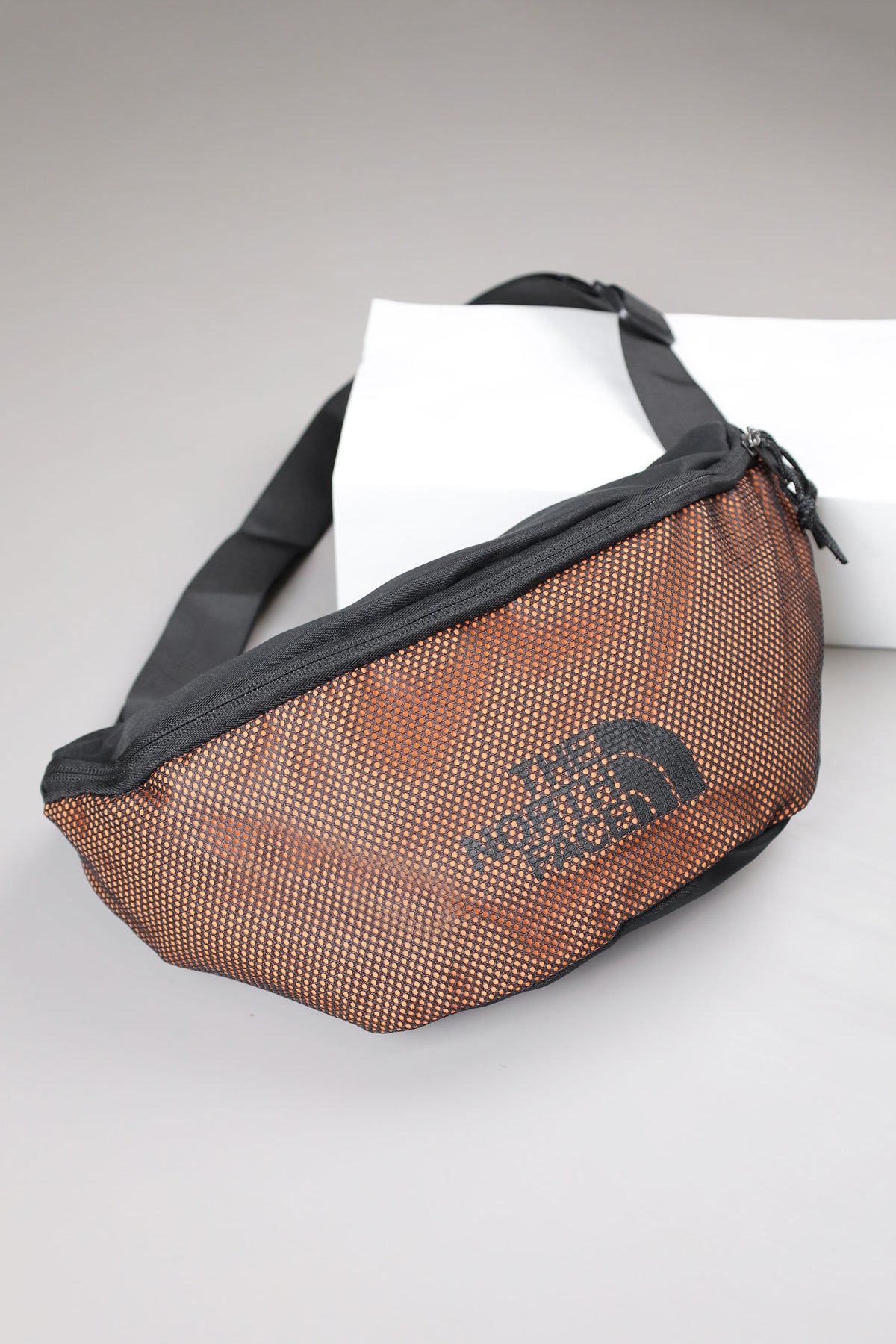Th Nrth Fce Flyweight Pouch Waist Bag | Black&Orange