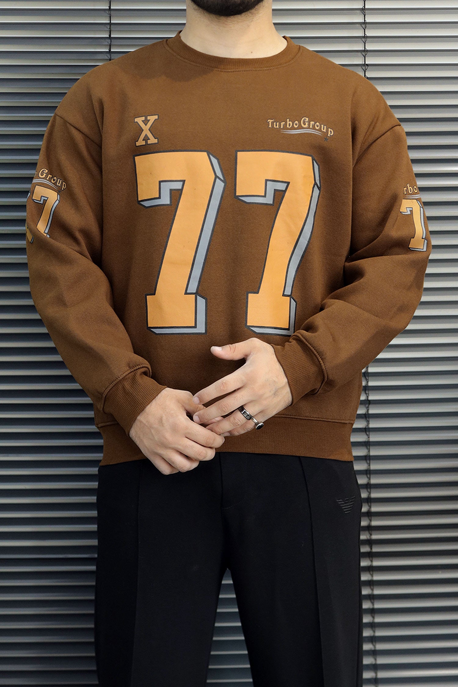 Turbo "77" Graphic Oversize Round Neck Men's Sweatshirt In Brown
