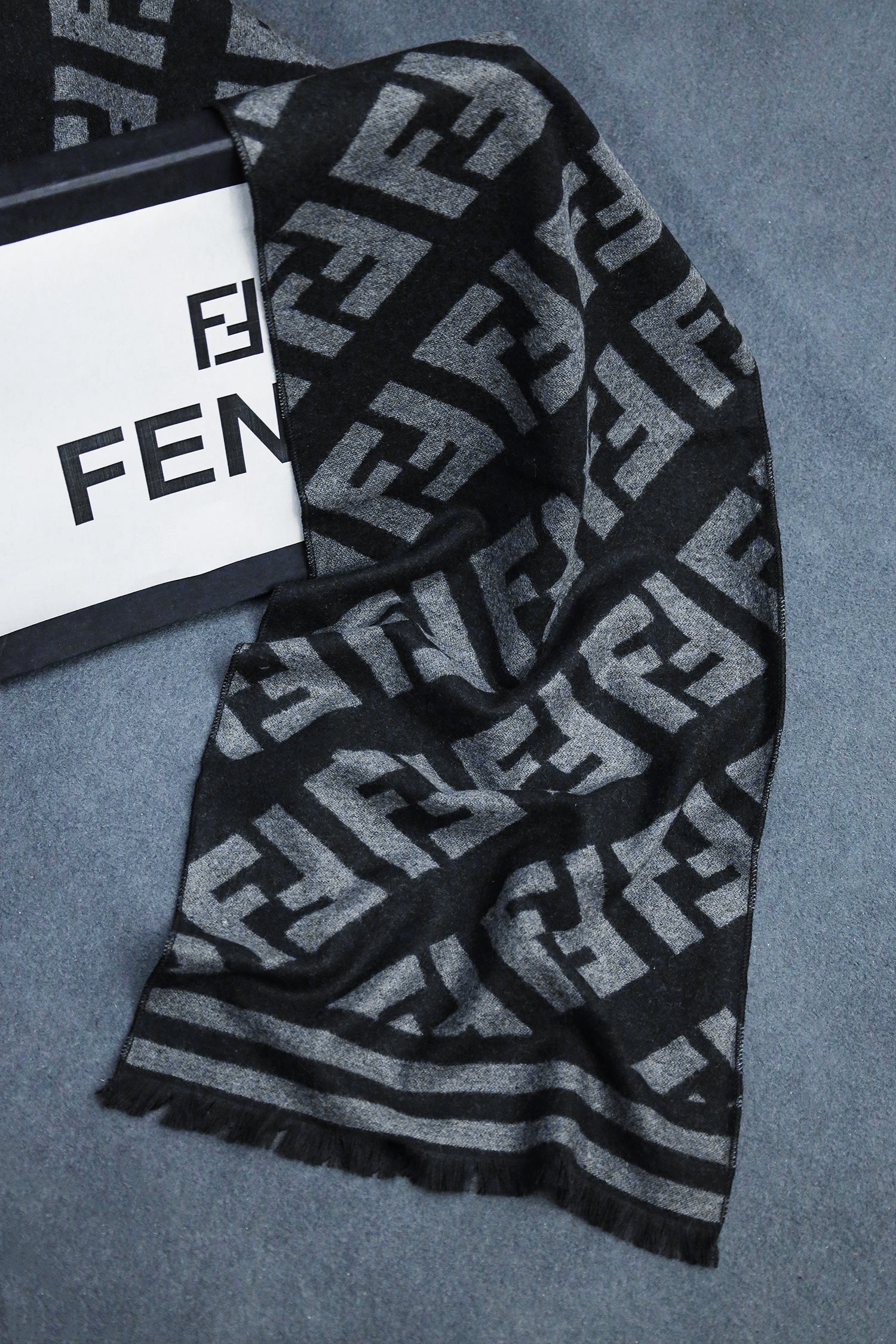 Fndi Letter Imitation Warm Wool Men Mufflers In Charcoal Black