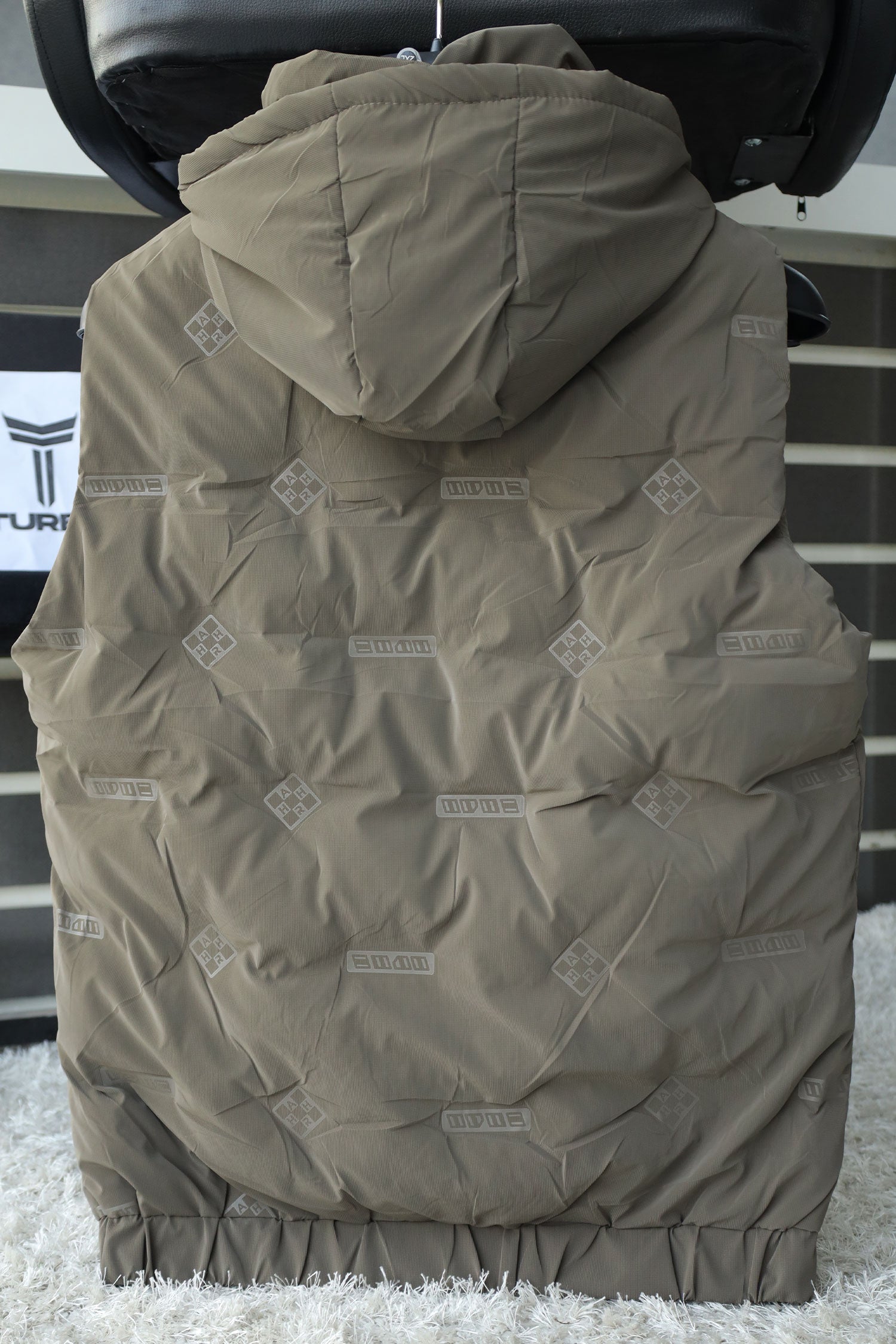 Adds Embossed Logo Detachable Hood Imported Men's Gilet