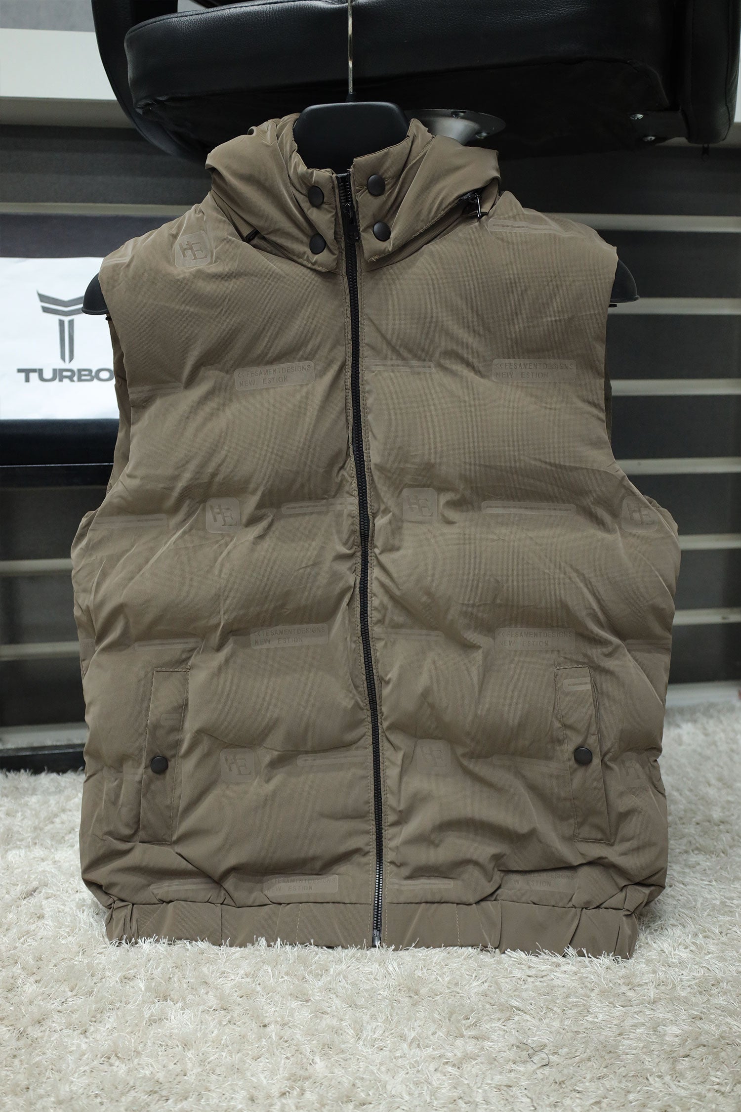 Logo Pattern Quilted Removable Hood Imported Men's Gilet