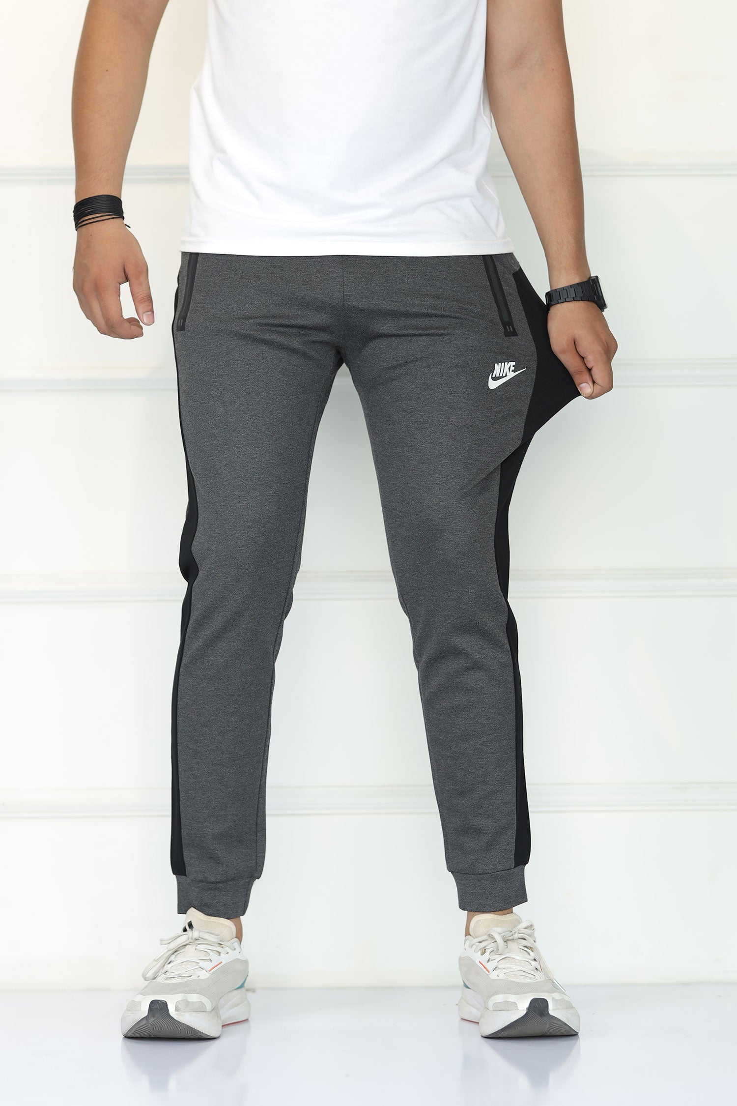 Nke 'Gravity-Defy' 4-Way Stretch SlimFit Trouser