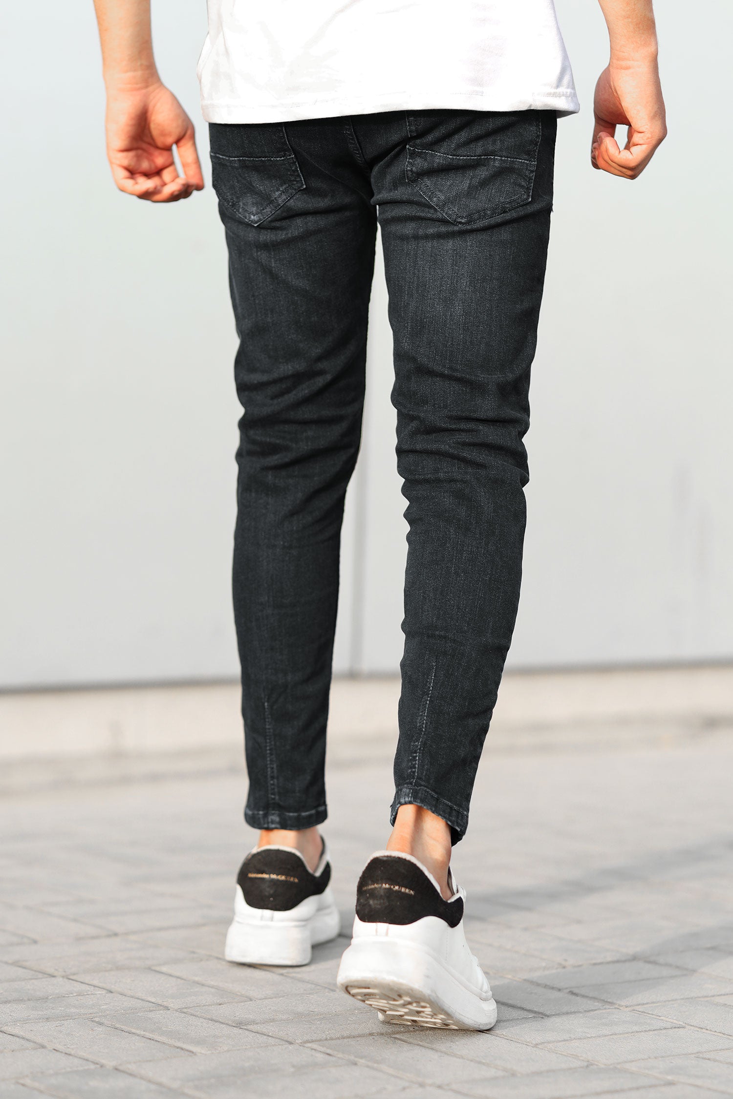 Light Faded Turbo Ankle Fit Jeans In Charcoal