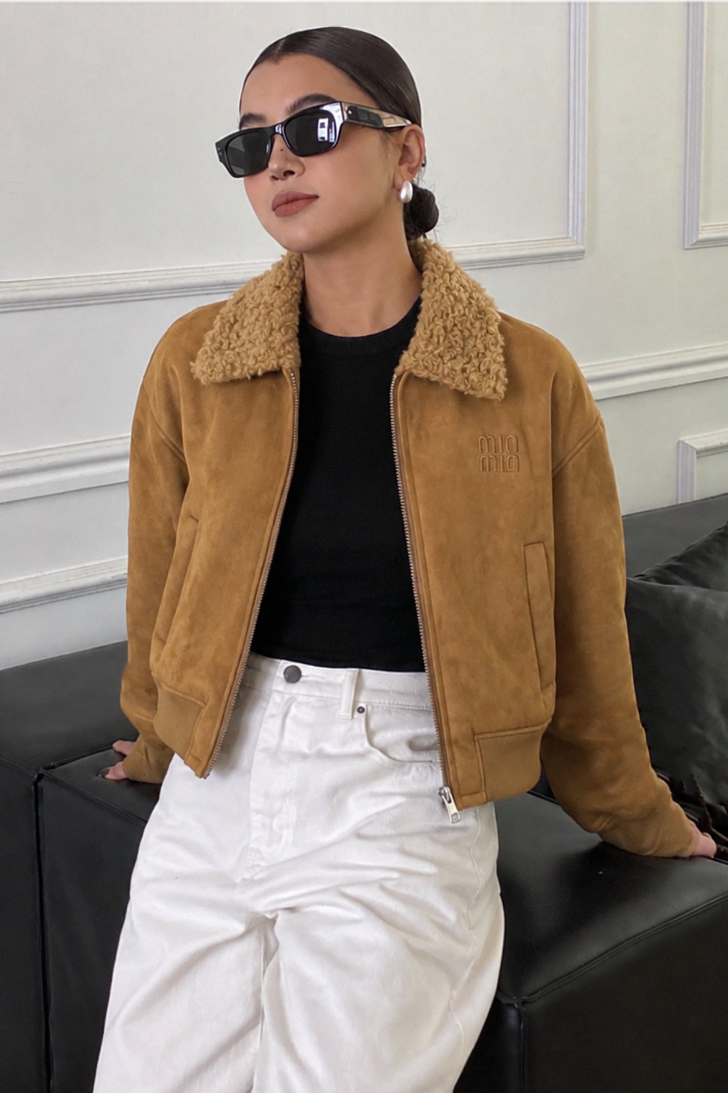 Women Vintage Vibe Single-Way Slider Imported Suede Jacket In Camel