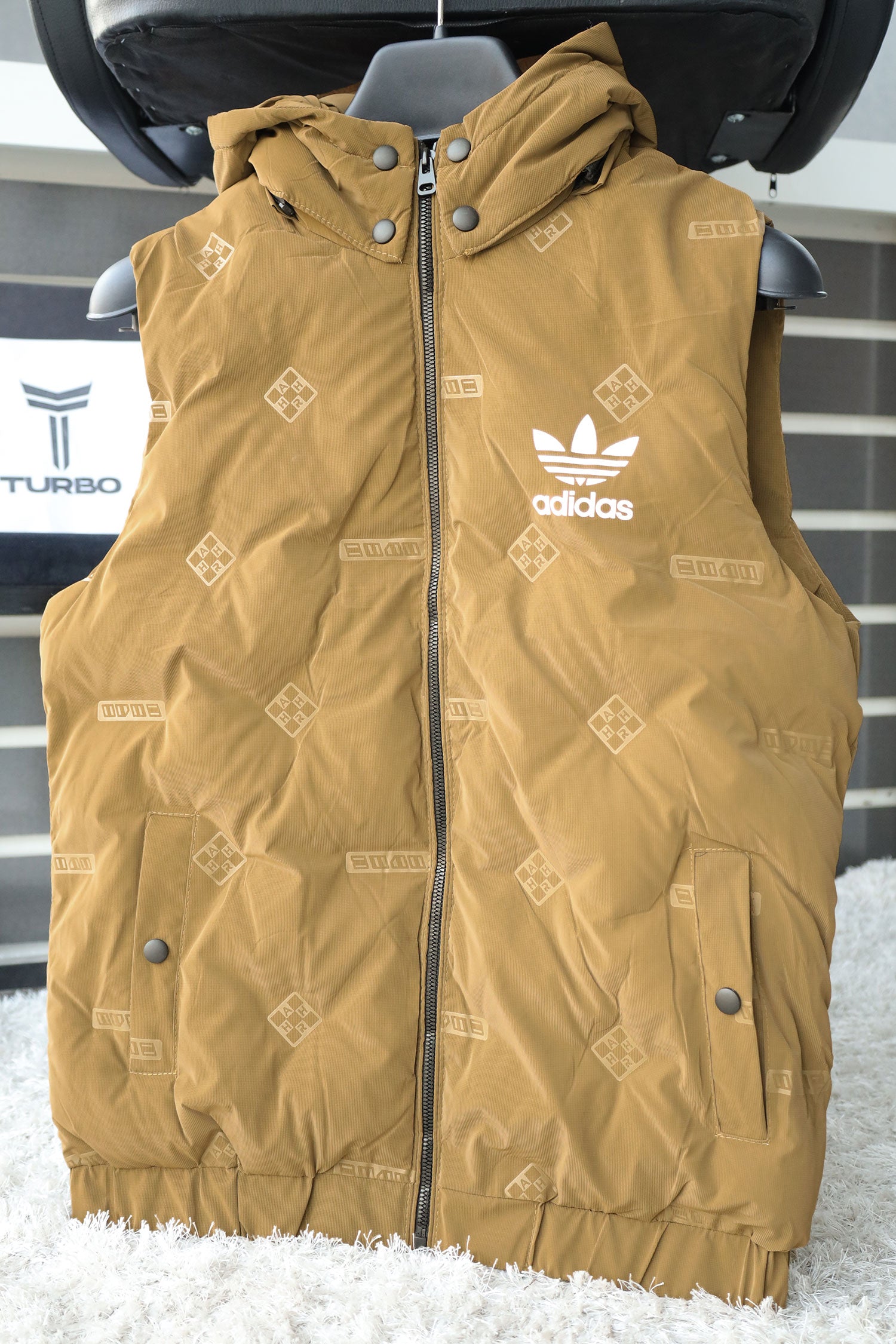 Adds Embossed Logo Detachable Hood Imported Men's Gilet