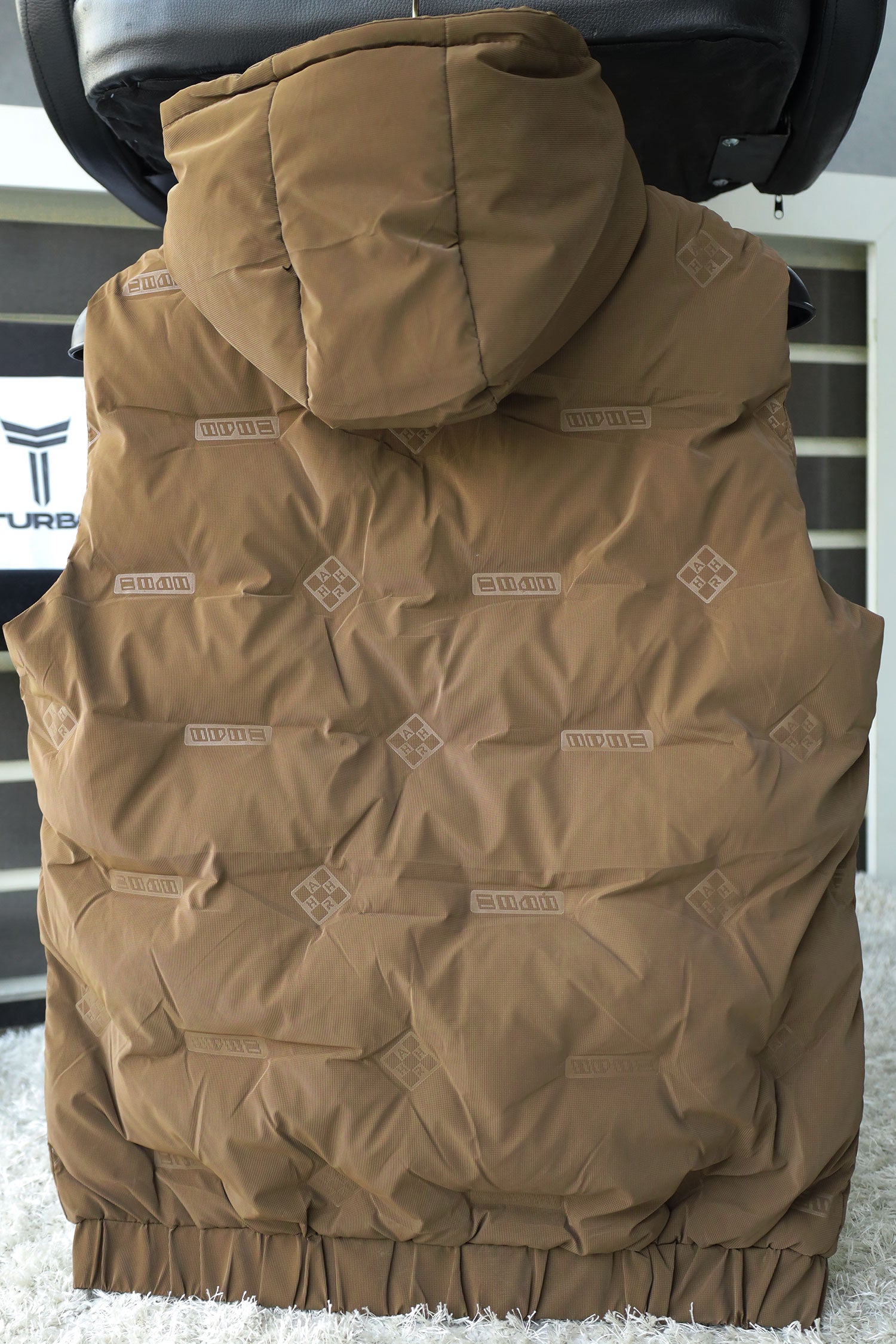 Adds Embossed Logo Detachable Hood Imported Men's Gilet