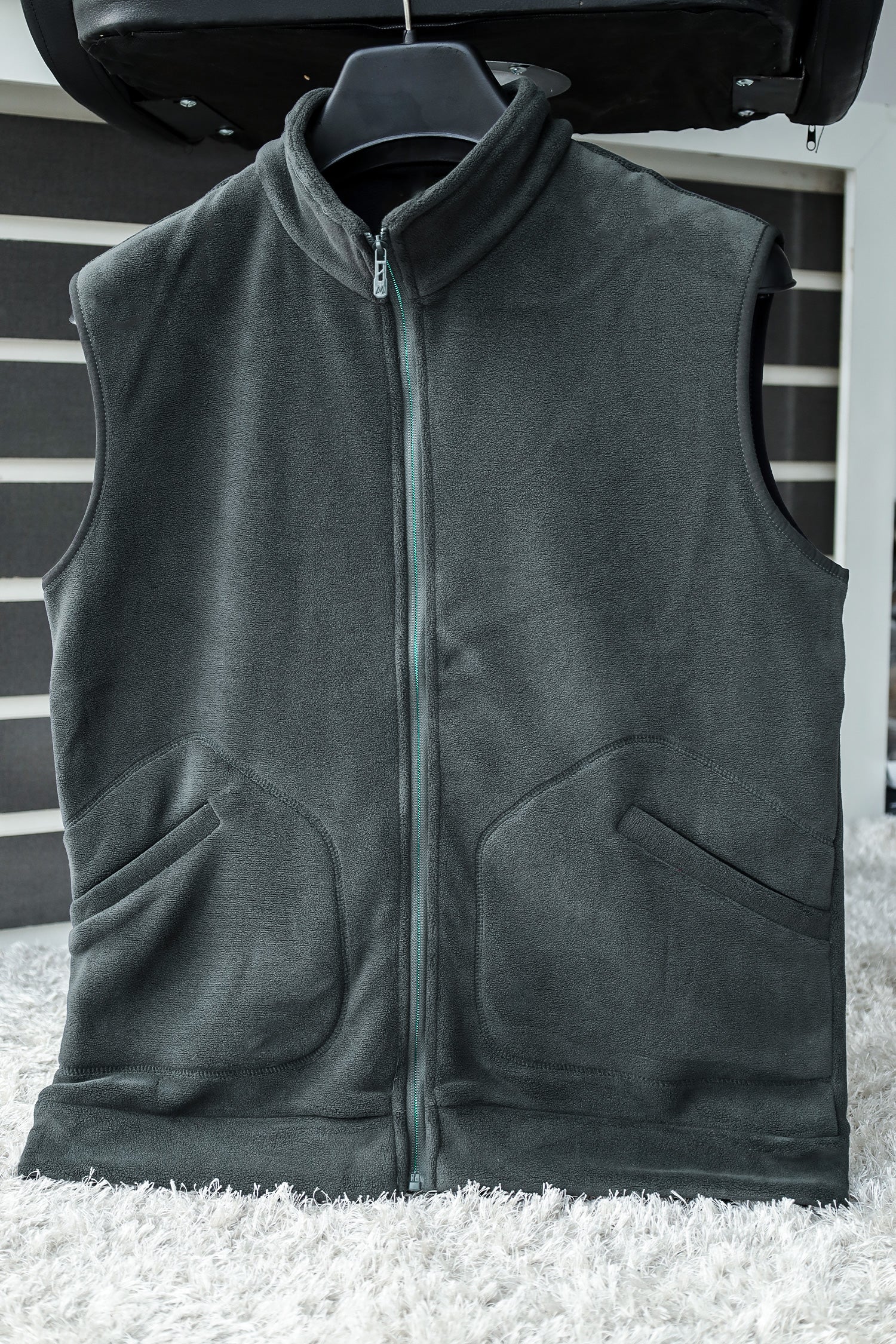 Warm Fleece Imported Men's Gilet In Dark Grey