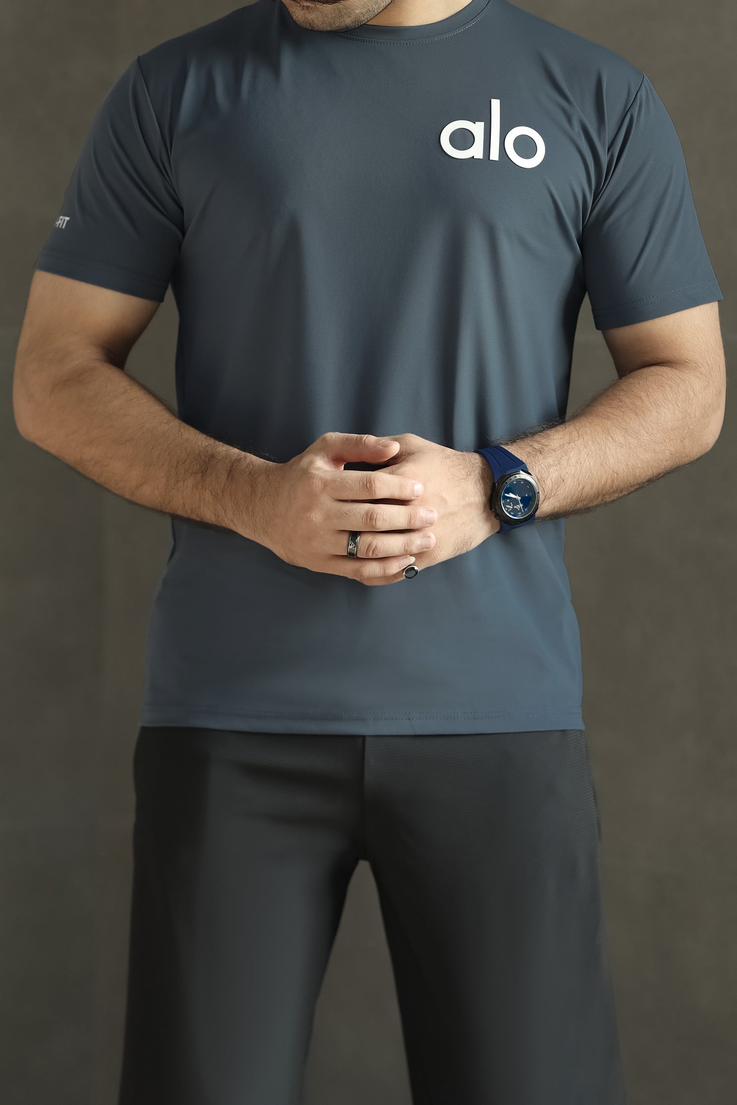 Alo Yoga Distinctive Front Logo Arrival Dry-Fit Tee