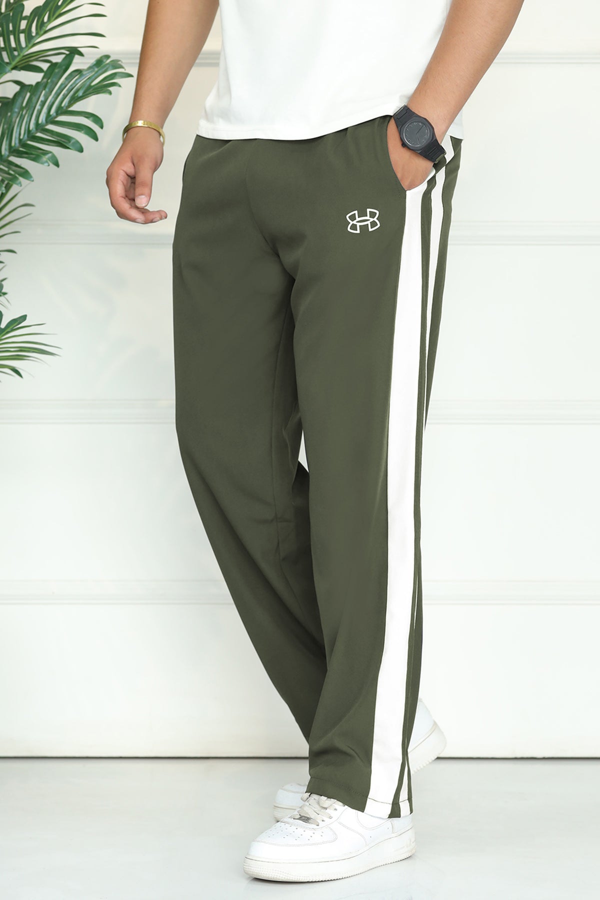 Undr Armr Micro-Tech Heritage Stripe Sportswear Trouser In Olive