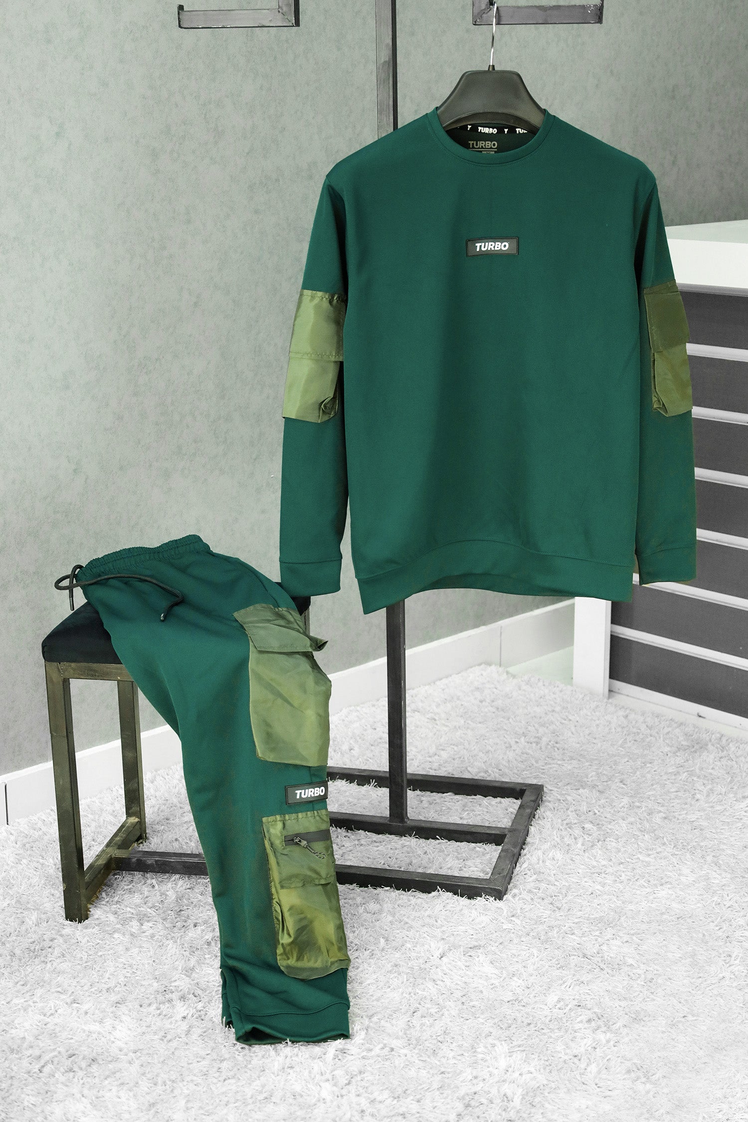 Turbo 6 Pocket Style Men Round Neck Tracksuit In Green