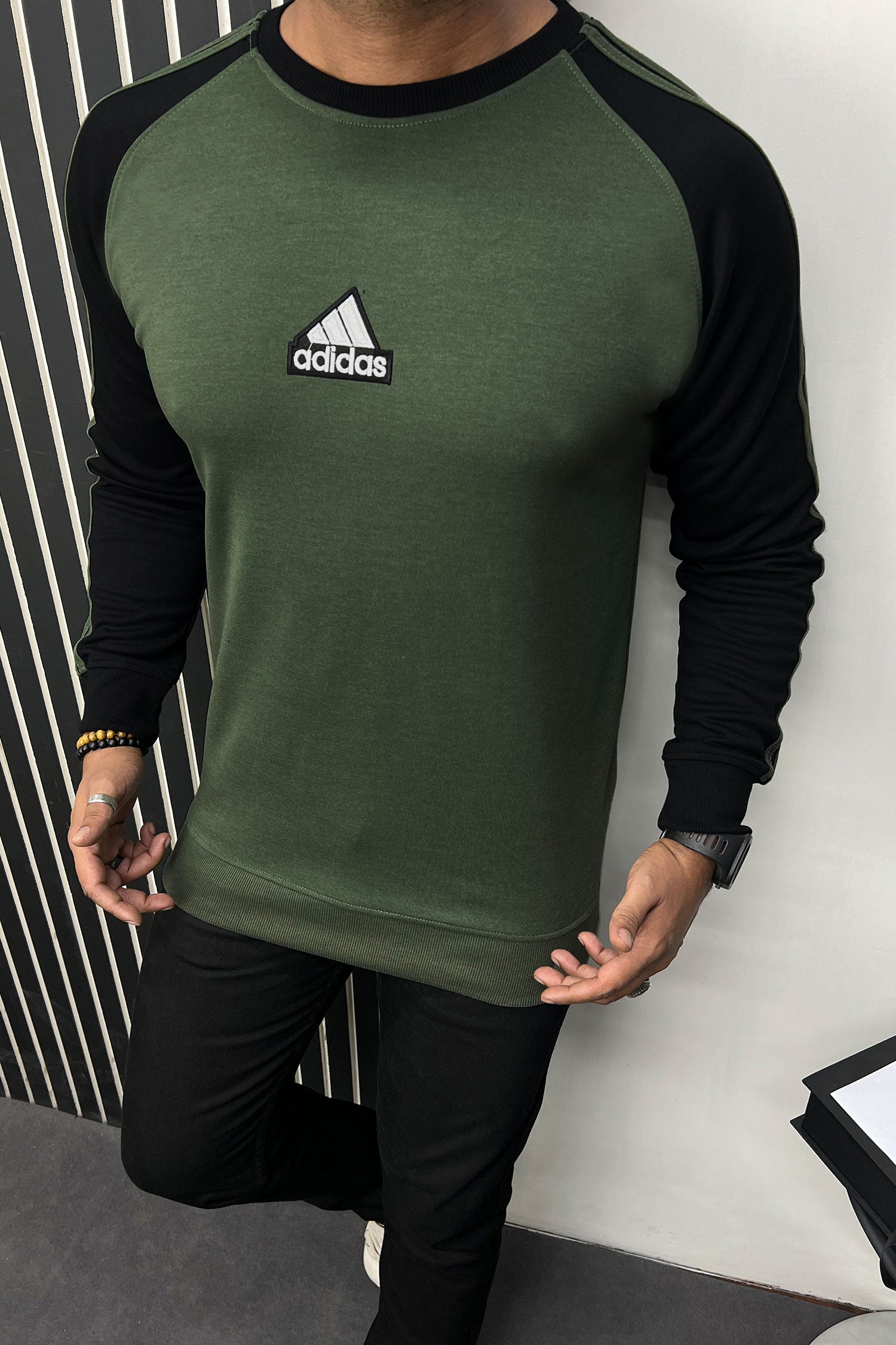 Adds Stripes Contrast Tone Full Sleeves Men's Sweatshirt