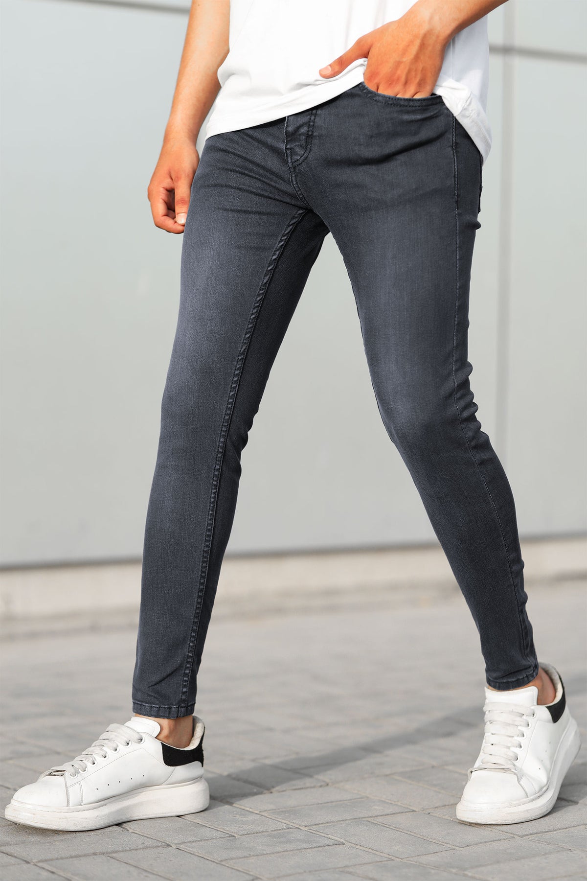 Light Faded Turbo Ankle Fit Jeans In Grey