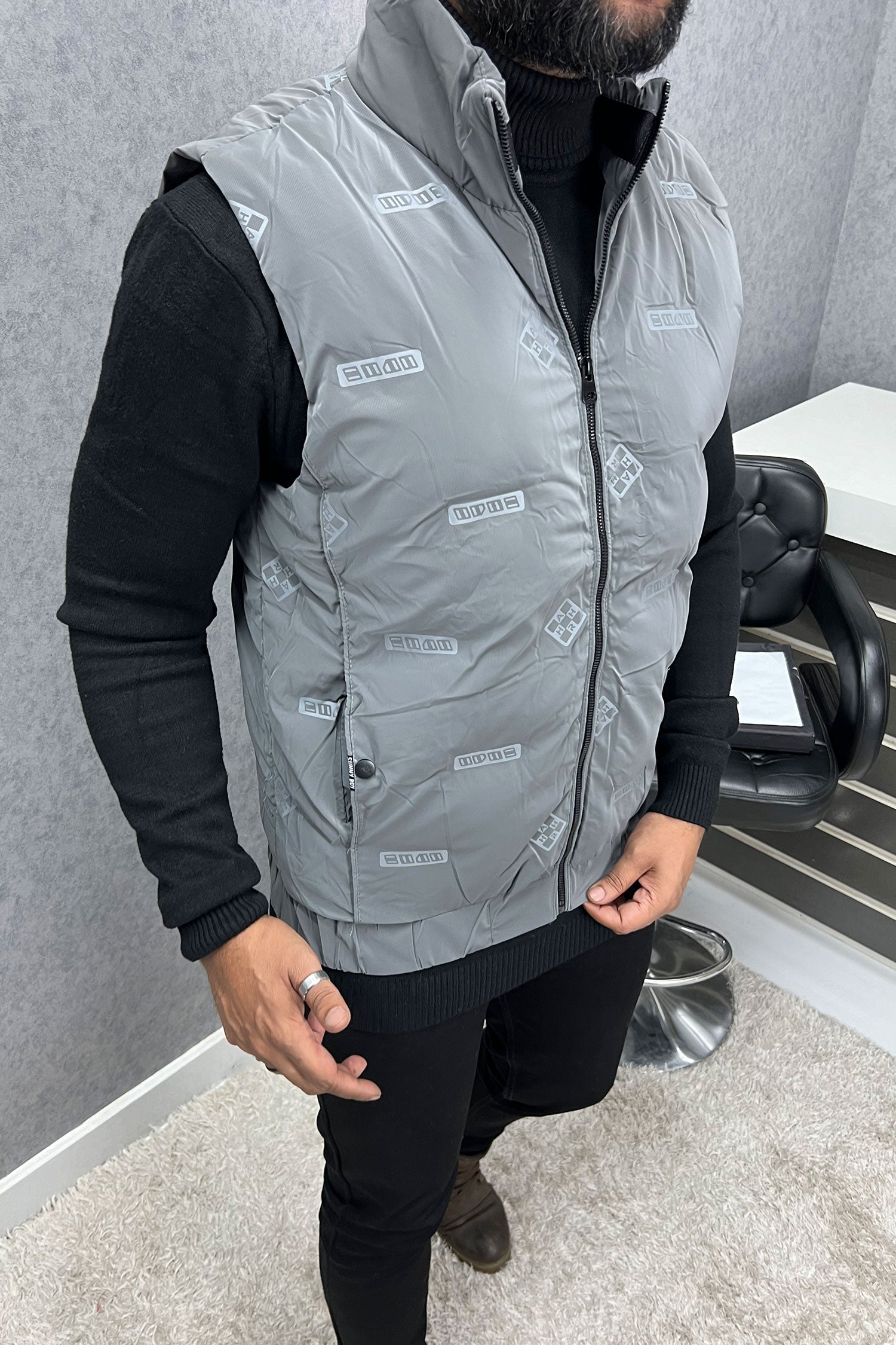 Modern Bubble Quilted Detachable Hood Imported Men's Gilet In Grey