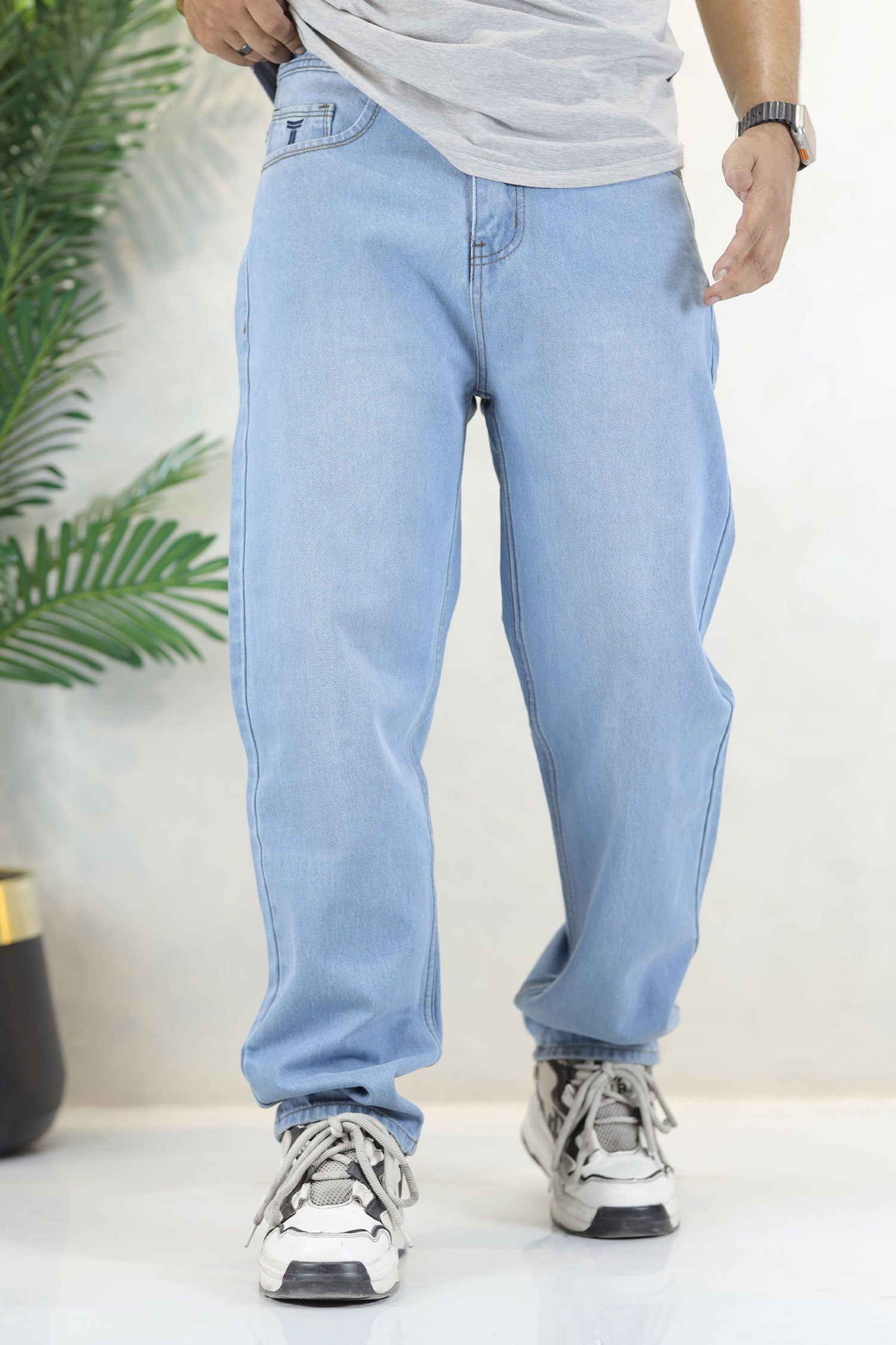 Loose Fit Light Faded Turbo Jeans in Mid Blue