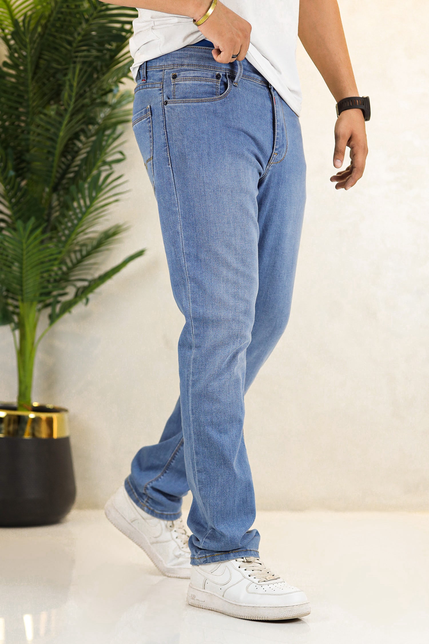 Iconic Relaxed Slim Fit Turbo Jeans In Light Blue