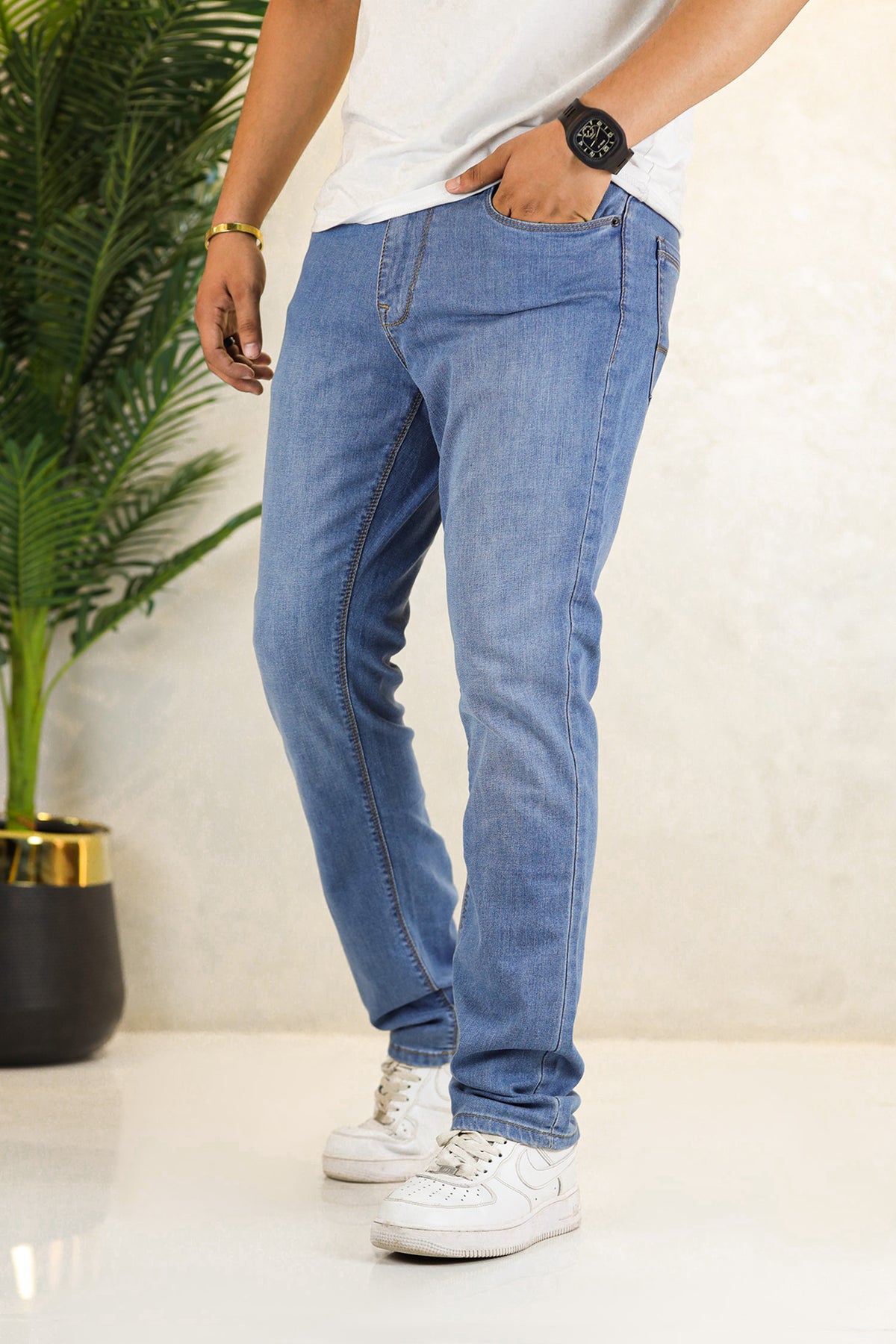 Iconic Relaxed Slim Fit Turbo Jeans In Light Blue