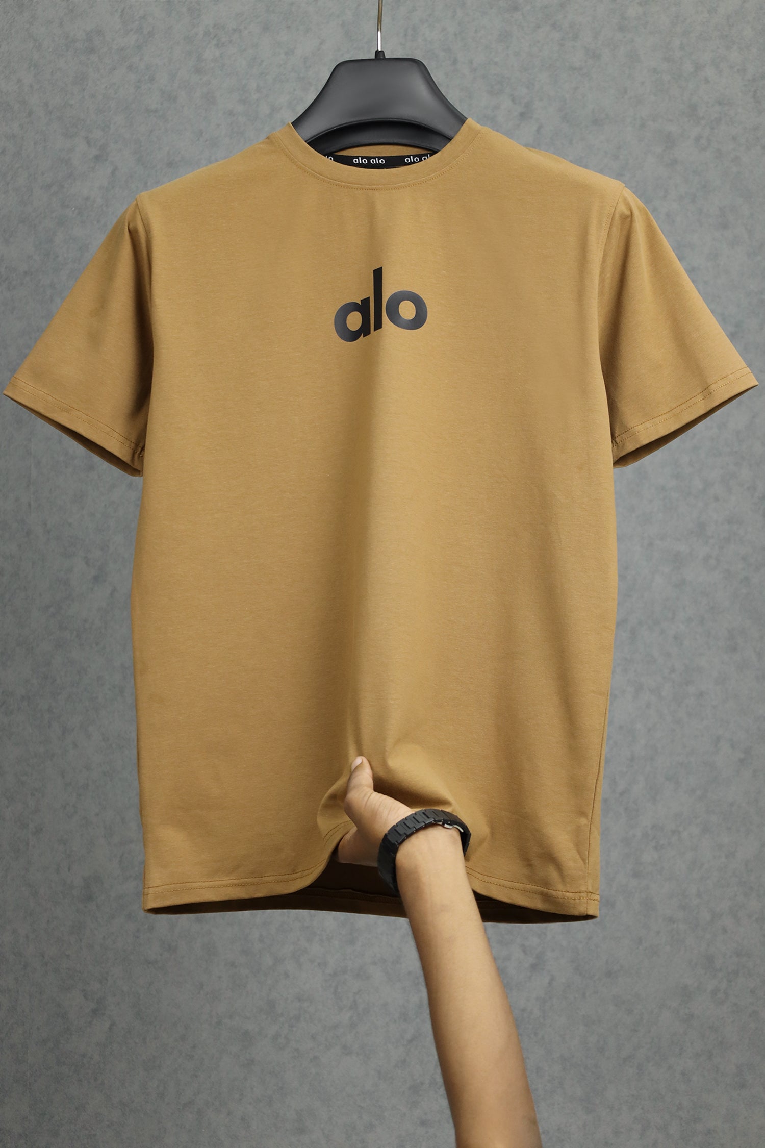 Alo 'The Icon' Geometric Graphic Crew Neck Tee