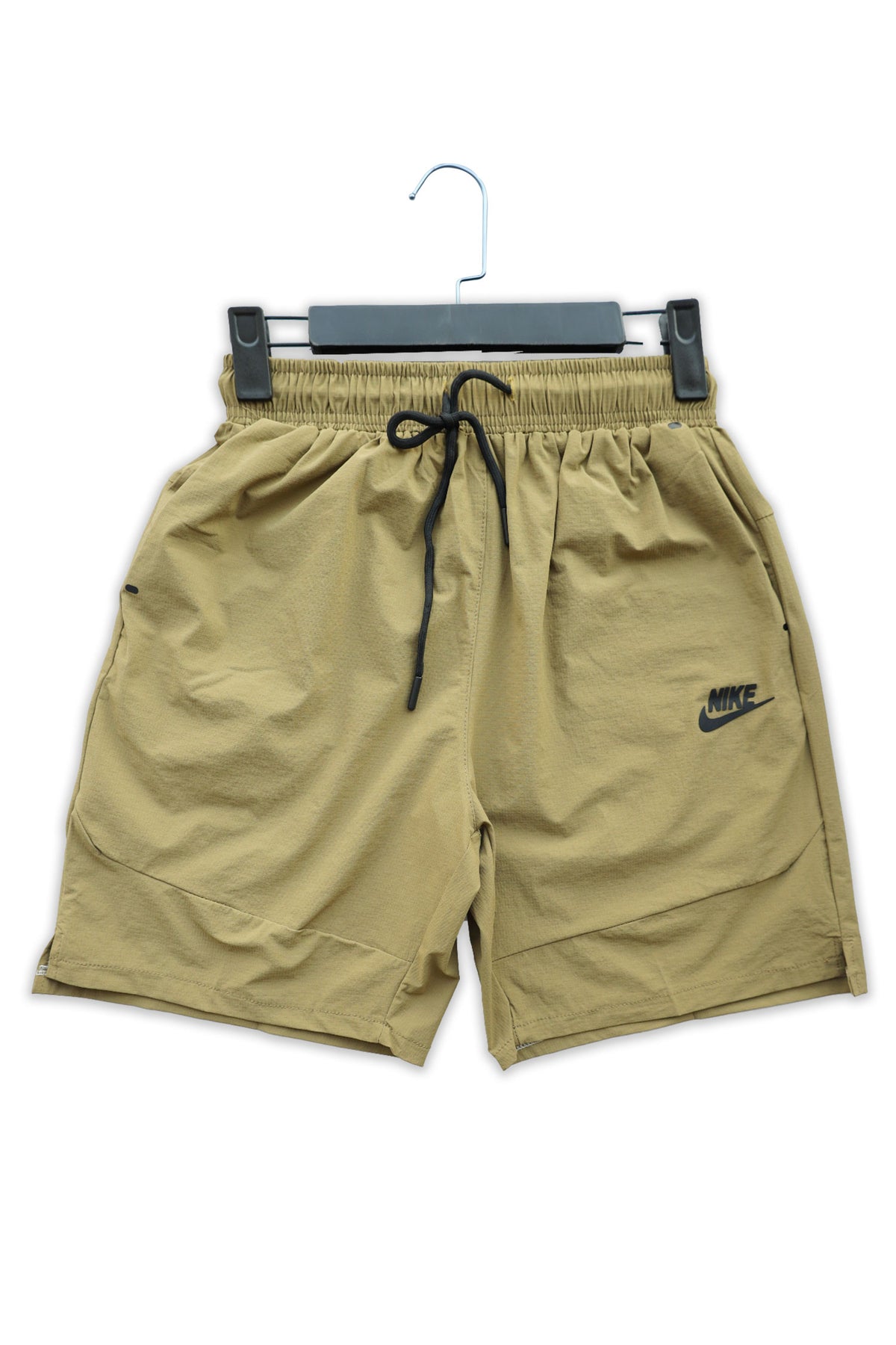 Nke Sportswear Standard Fit Shorts In Light Camel