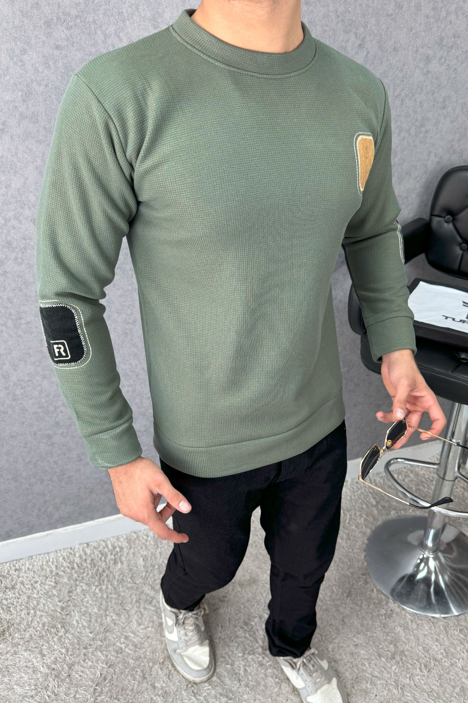 Patch Style  Round Neck Imported Men's Sweatshirt