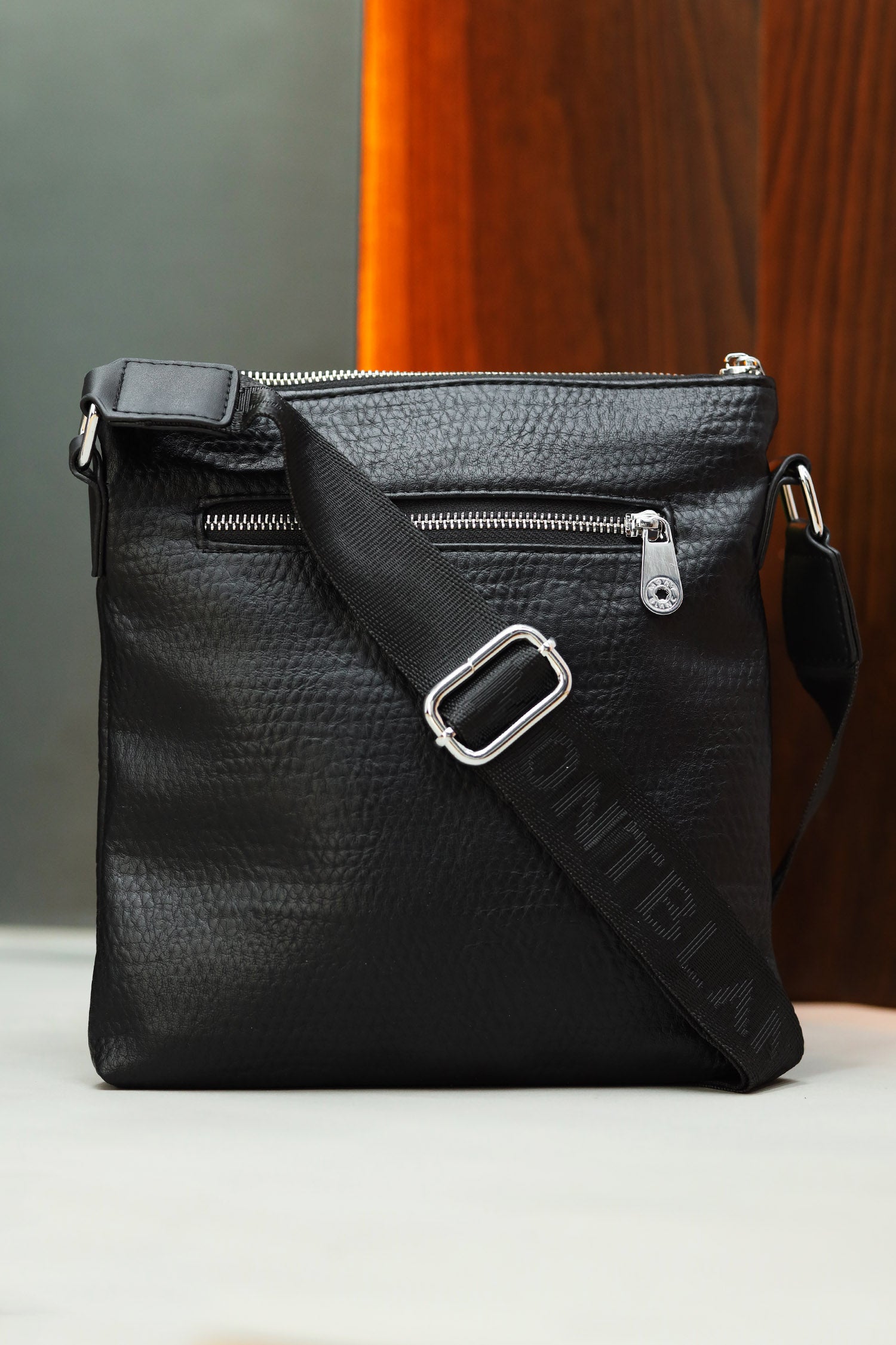 Mnt Blnc Imported Soft Leather Cross Body Bag in Black