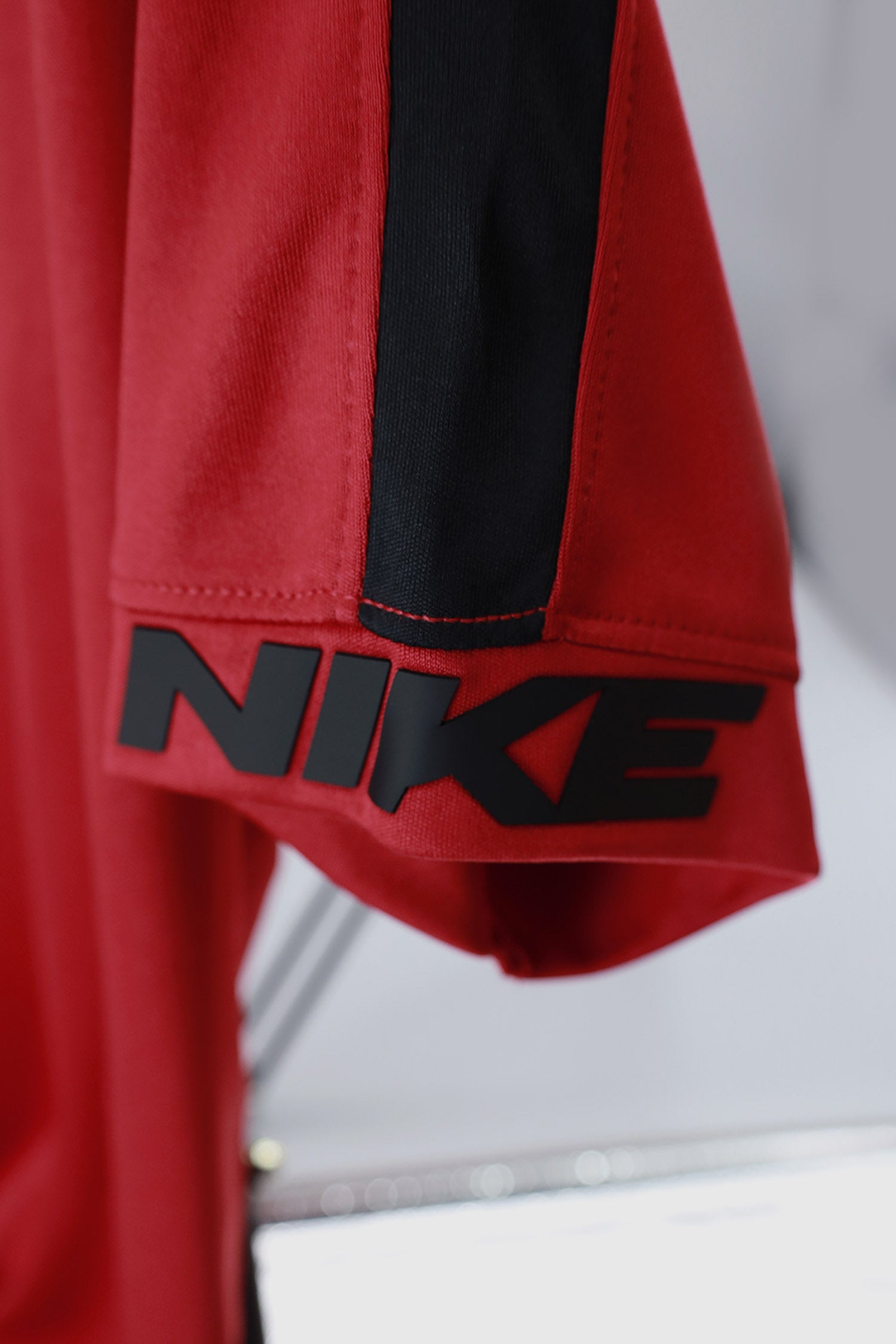 Dry Fit Crew Neck Tee With Nke Aplic Logo In Red