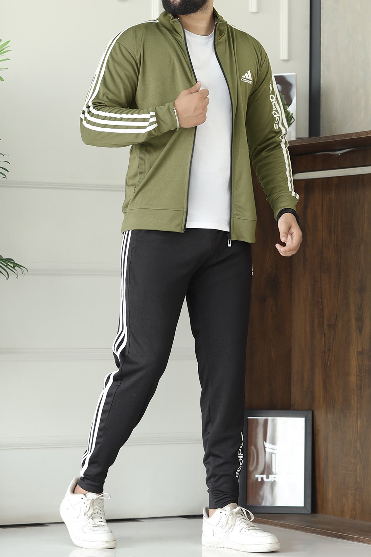 Adds 3 Stripes Signature Mock Neck Zipper Tracksuit