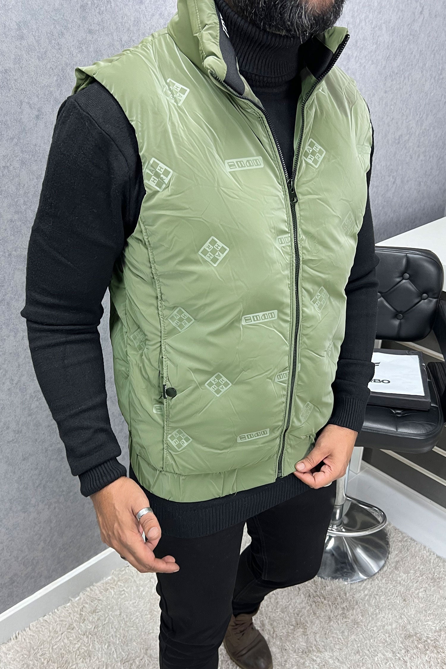 Modern Bubble Quilted Detachable Hood Imported Men's Gilet