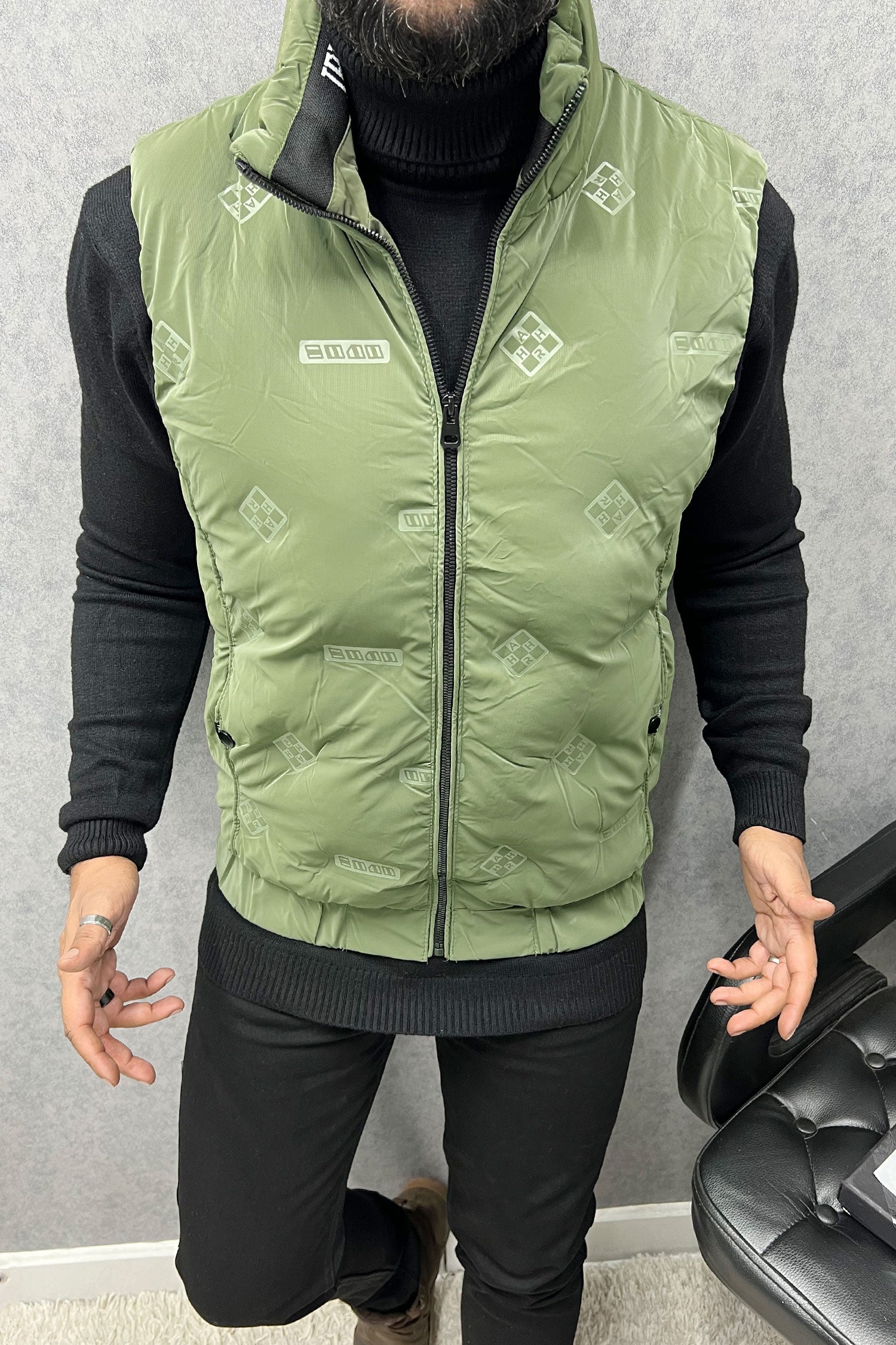 Modern Bubble Quilted Detachable Hood Imported Men's Gilet