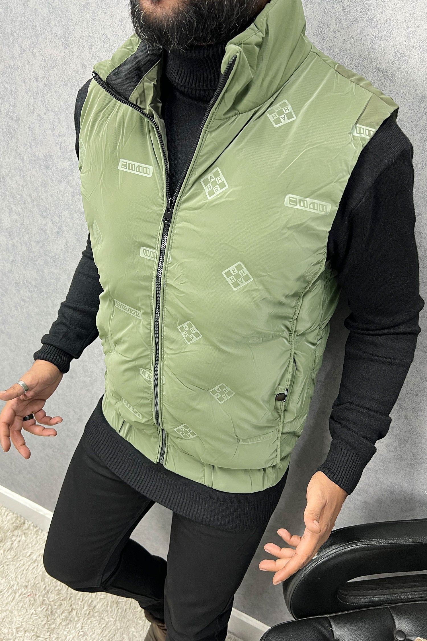 Modern Bubble Quilted Detachable Hood Imported Men's Gilet