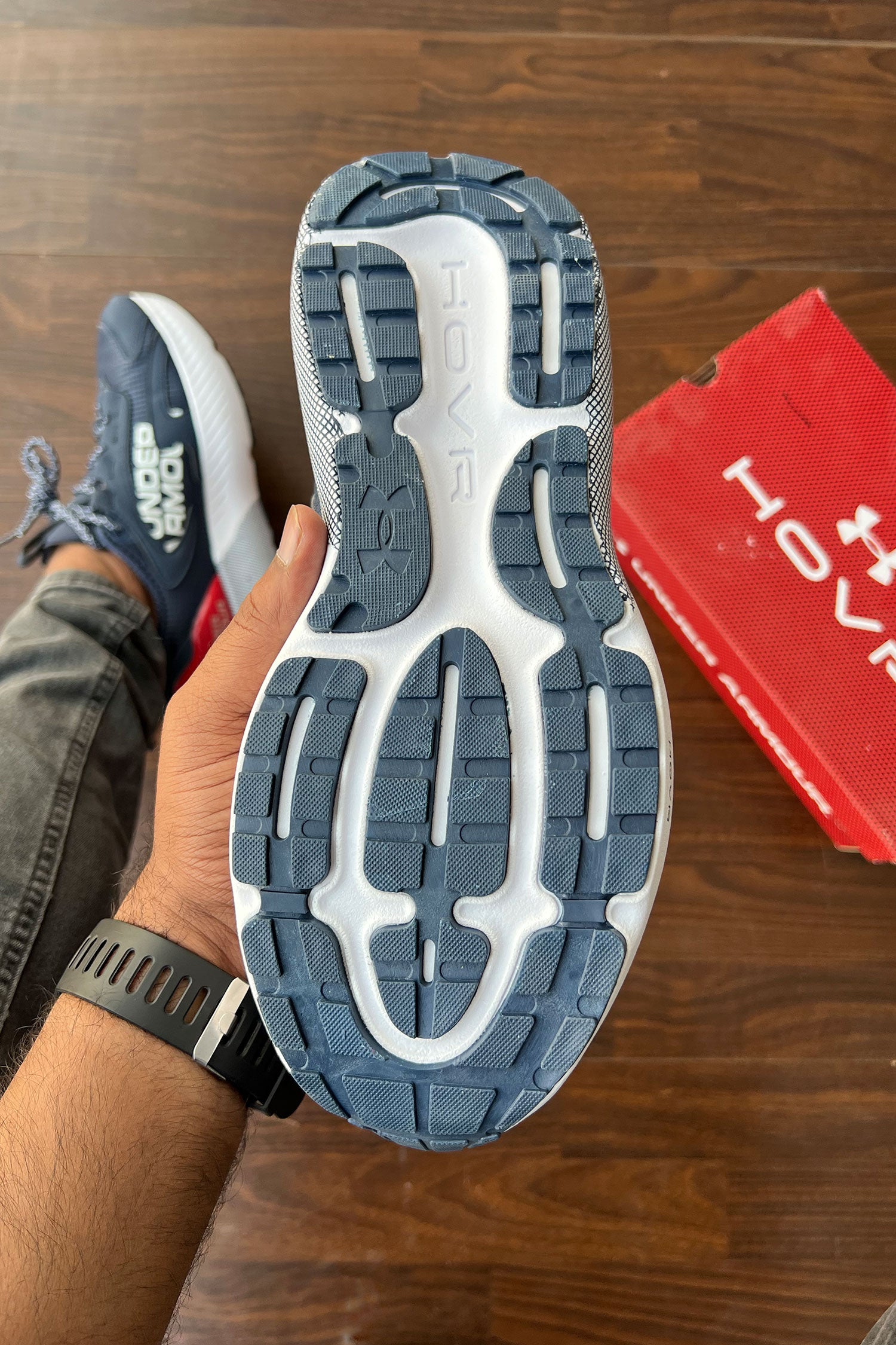 Undr Armr UA HOVR Mega 2 MVMNT Sneakers In Dark Blue