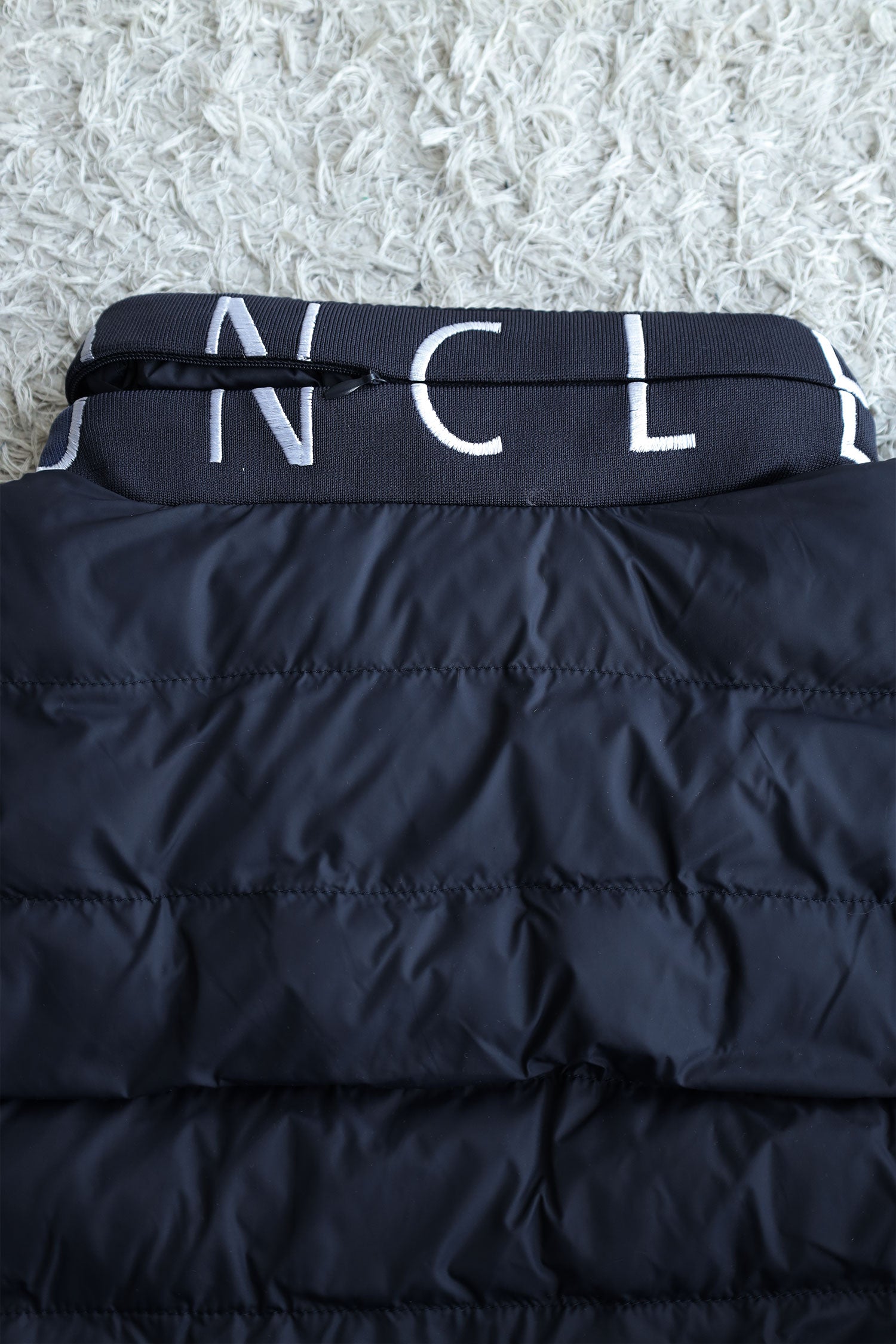 Moncler Quilted Padded Imported Puffer Jacket In Navy Blue