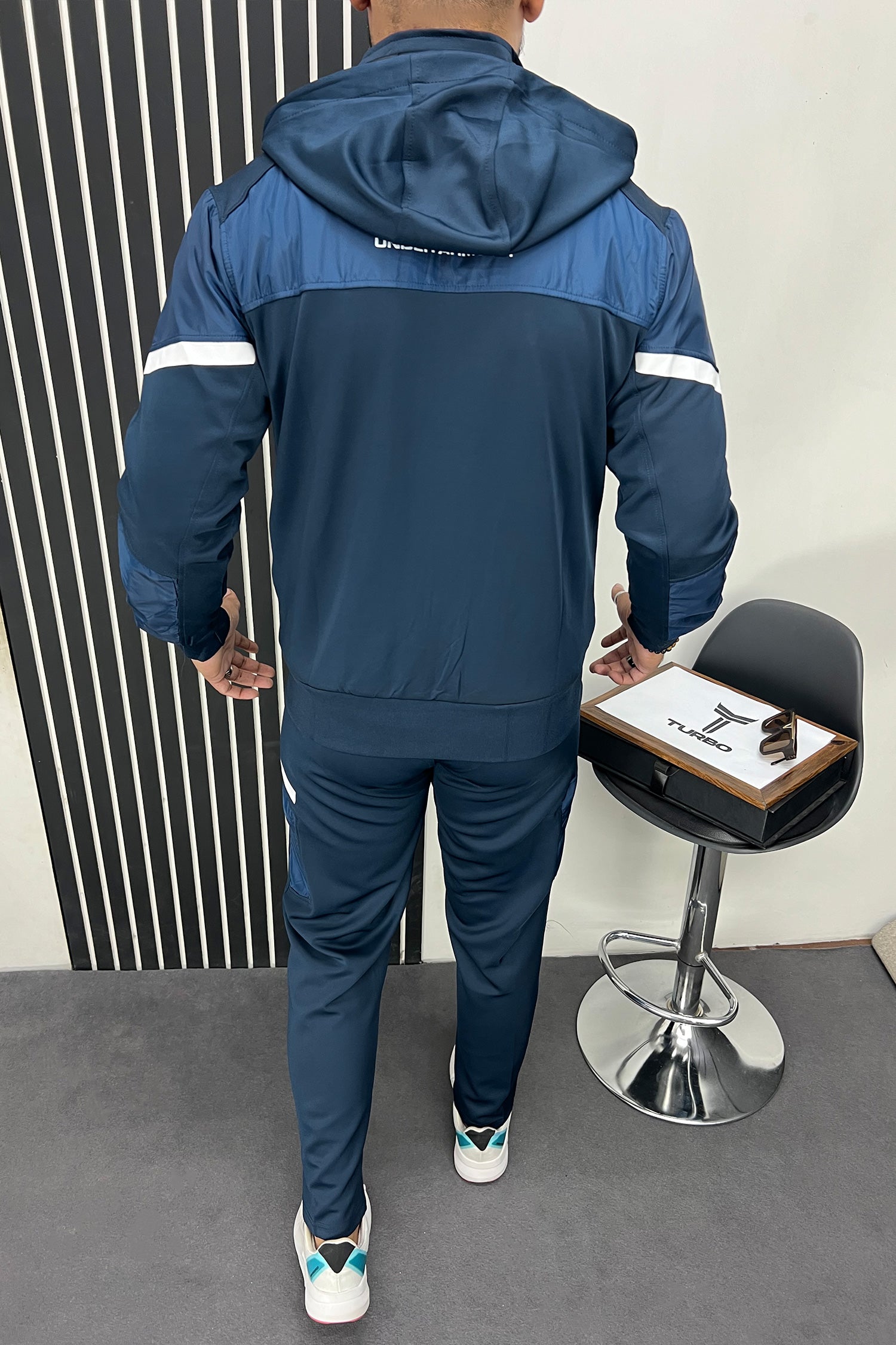 Undr Armr Elegant Style Sportswear Men Zipper Tracksuit