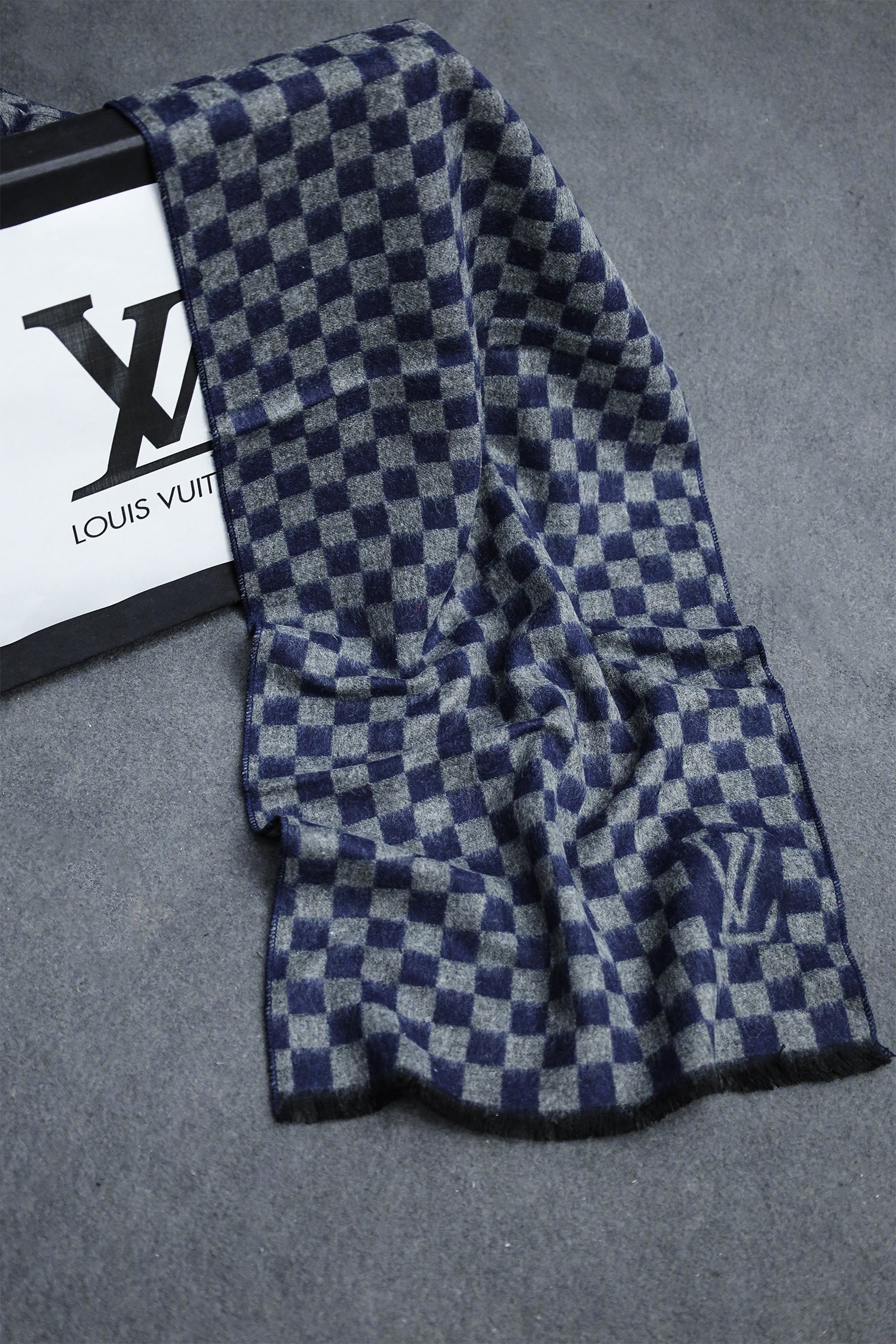 Luis Vten Authentic Checkered Knitted Wool Men Mufflers In Navy Blue