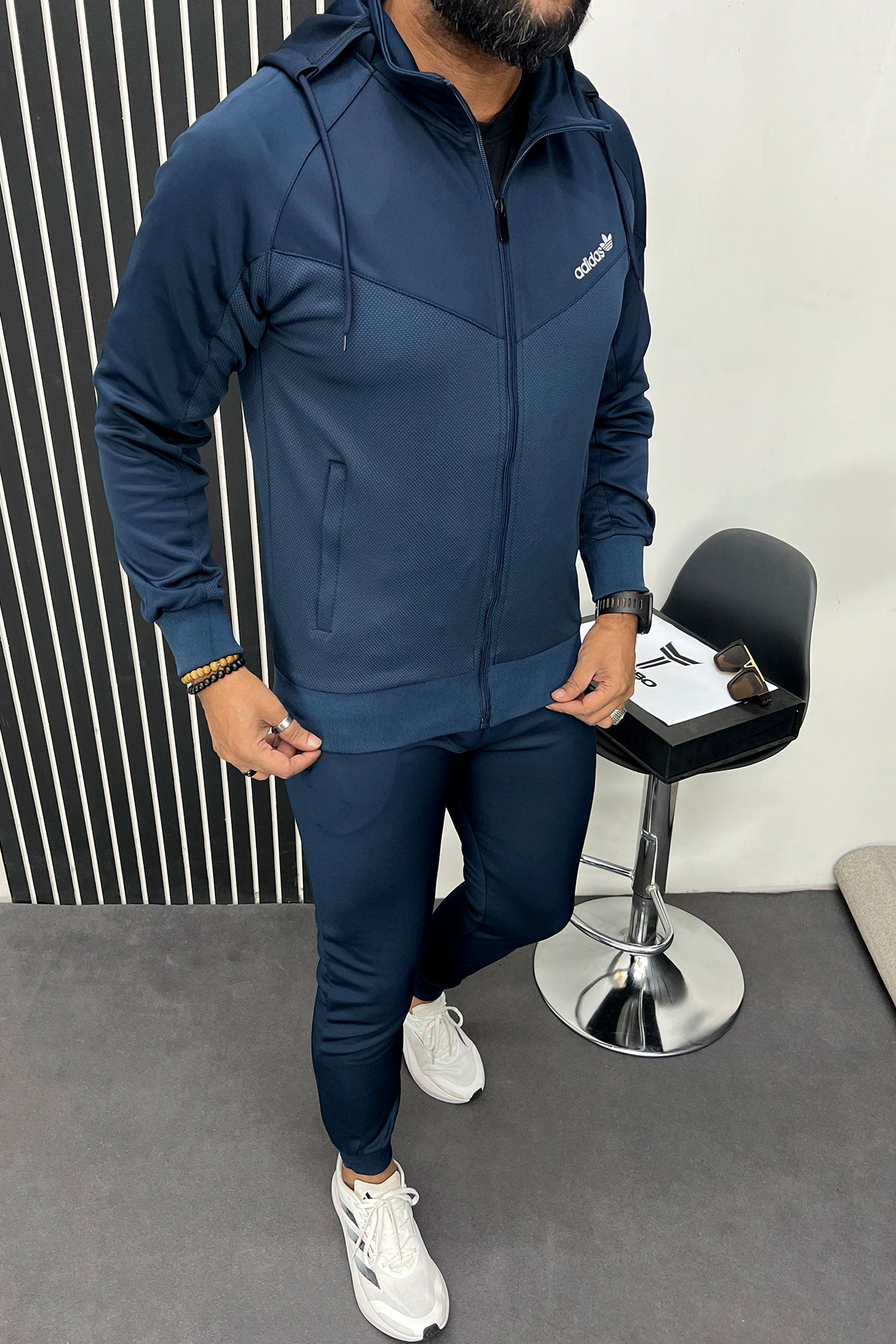 Adds Diagonal V Sportswear Men Zipper Tracksuit