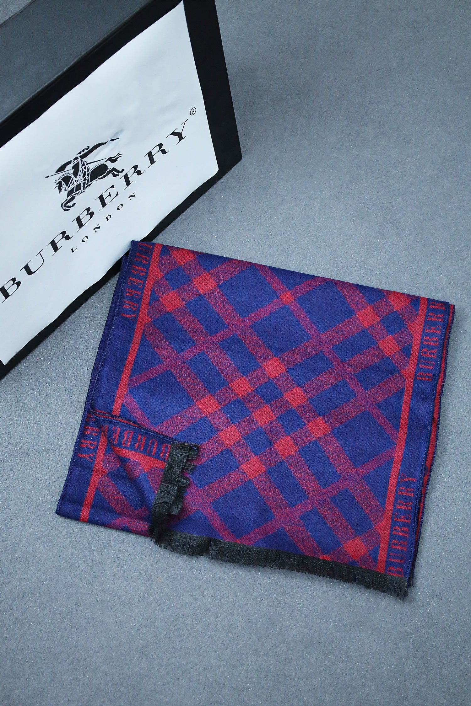 Brbrry Checked Pattern Vintage Wool Men Mufflers In Navy Blue