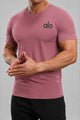 Alo Yoga Distinctive Front Logo Arrival Dry-Fit Tee