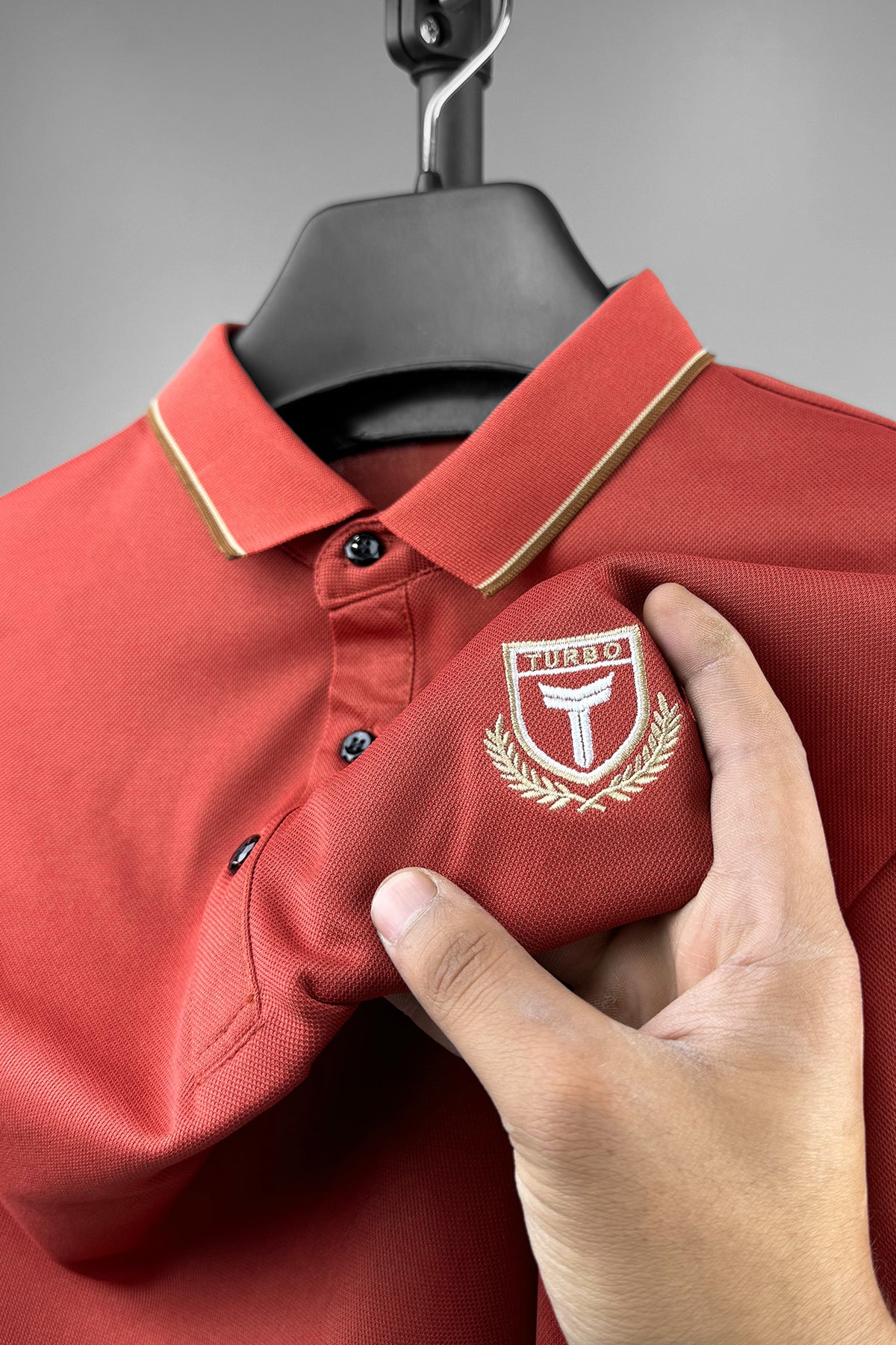 Turbo True Gentleman Embroidered Men's Polo Shirt In Red Brick