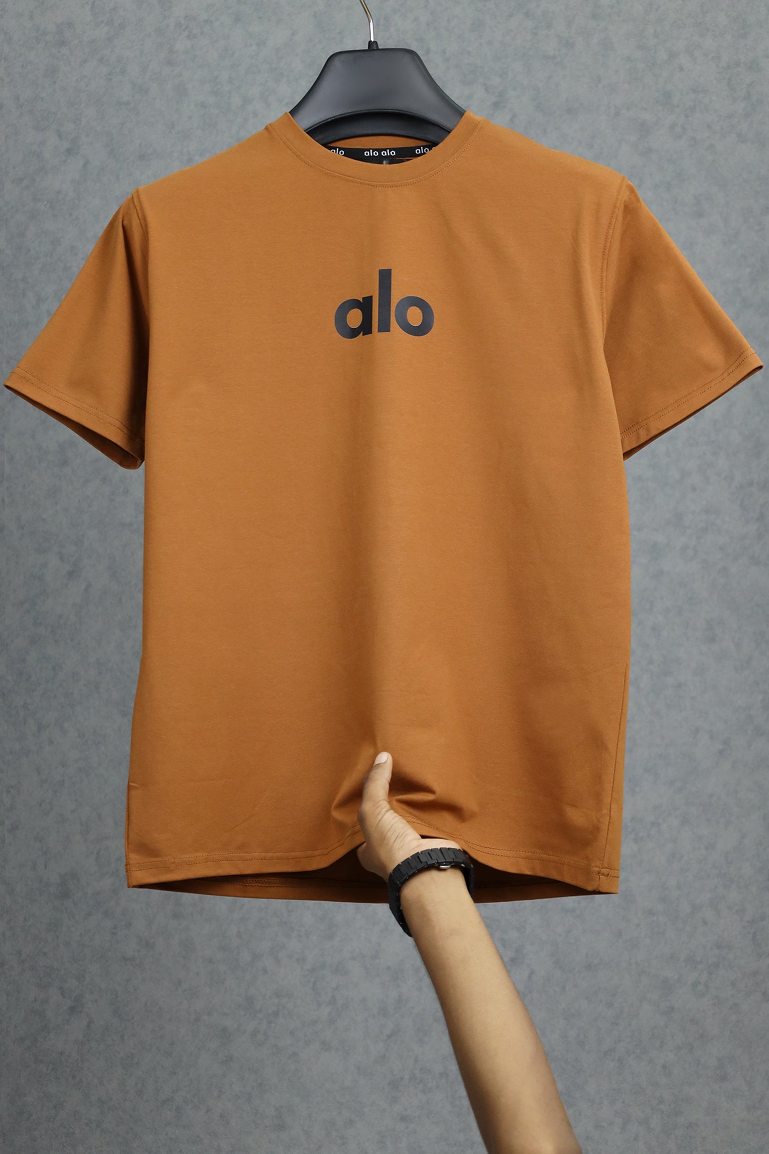 Alo 'The Icon' Geometric Graphic Crew Neck Tee