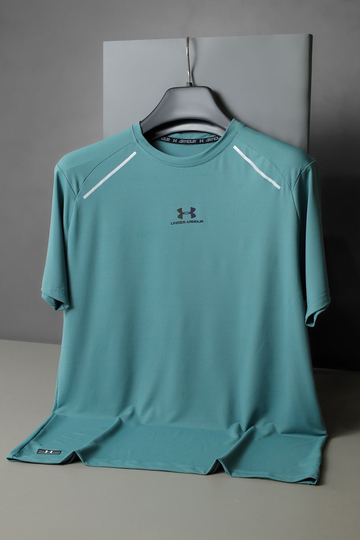 Undr Armr Tech Reflective Training Dry-Fit Tee